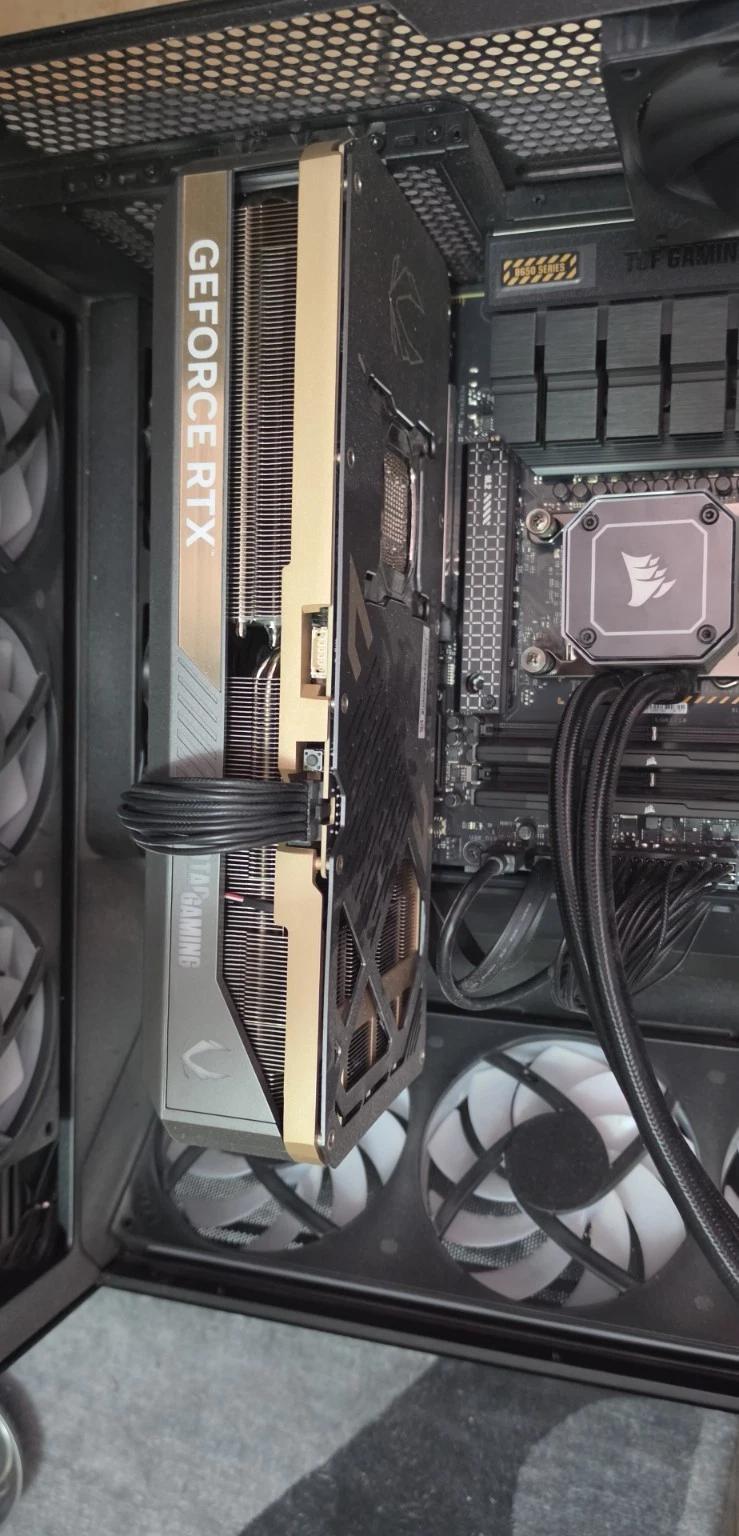 ZOTAC GAMING GeForce RTX 5090 SOLID OC