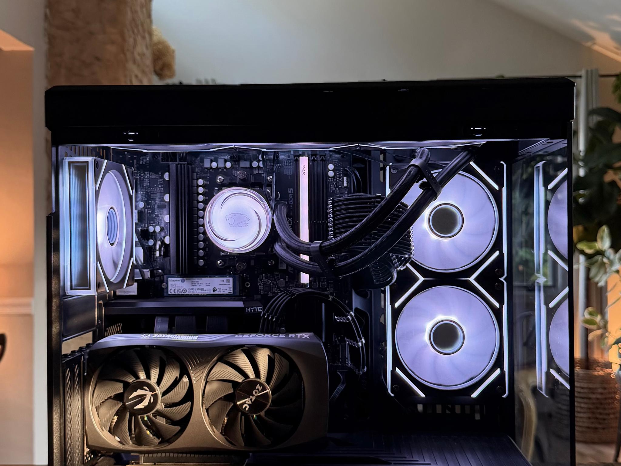 Ryzen 7 7700 | RTX 4070 Gaming PC | Hyte Y40 | 1TB NVMe | DDR5