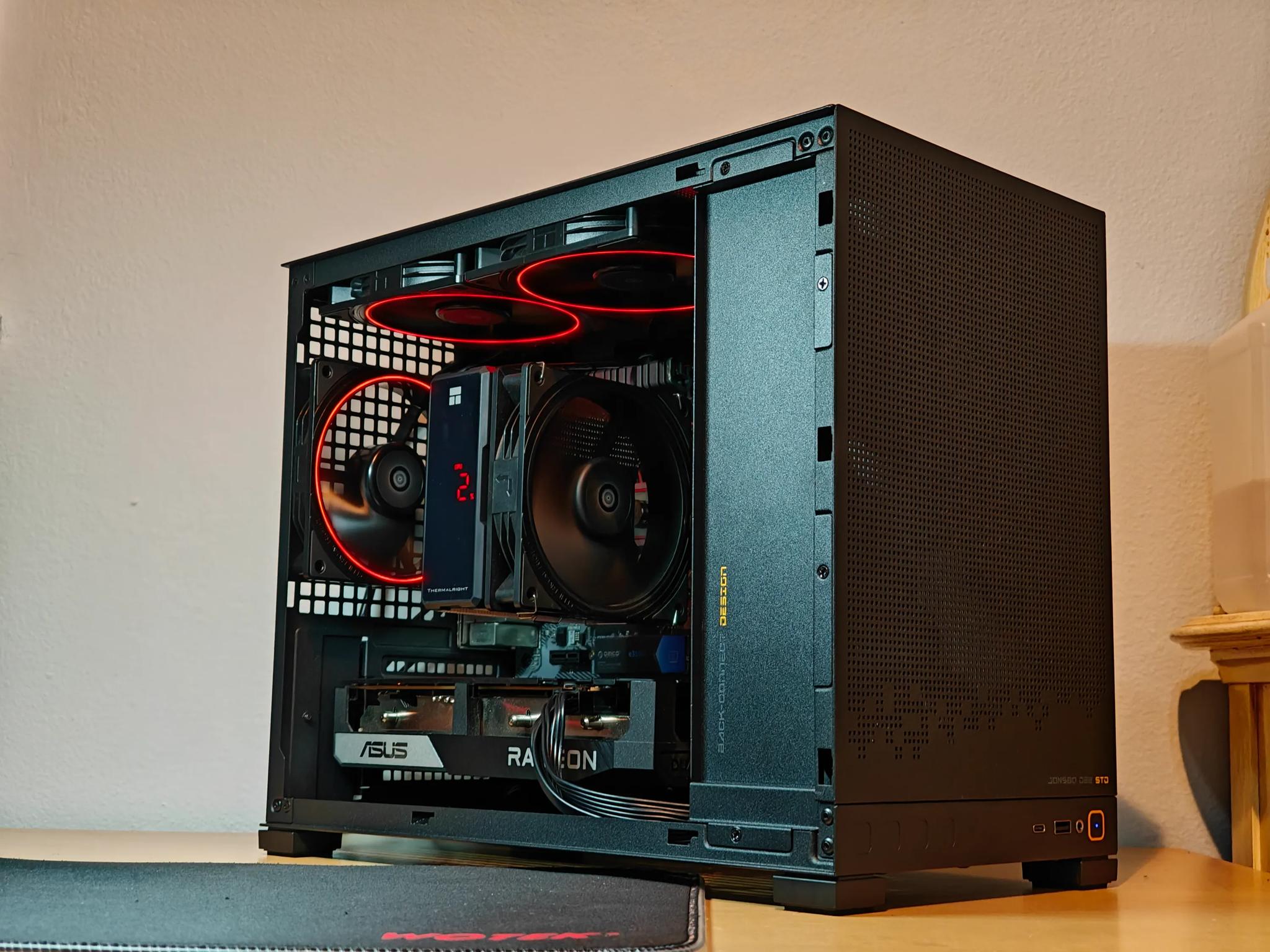 SFF x Blackout | RX 6600 | R5 3600X | 32 GB DDR4 | 1 TB NVME