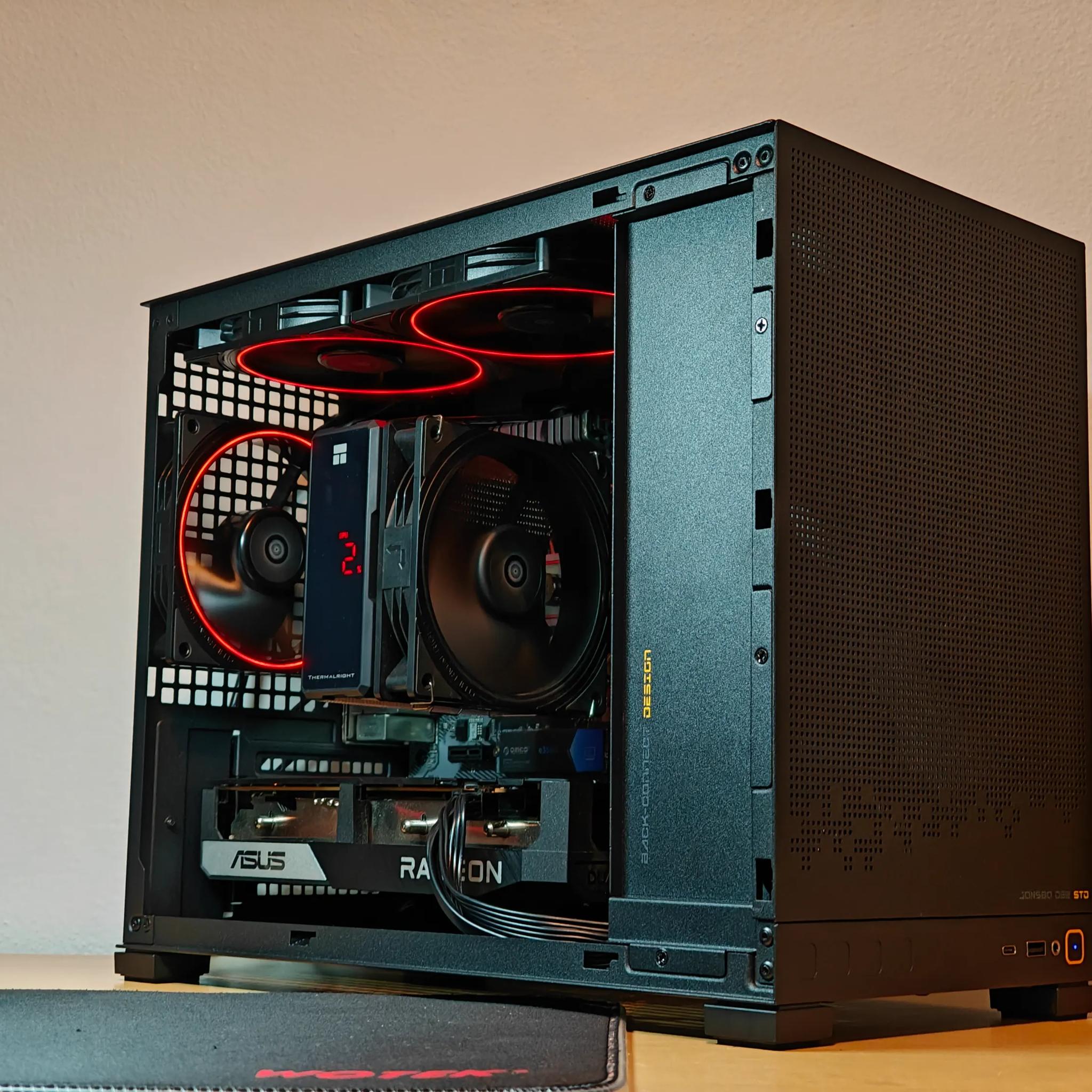 SFF x Blackout | RX 6600 | R5 3600X | 32 GB DDR4 | 1 TB NVME
