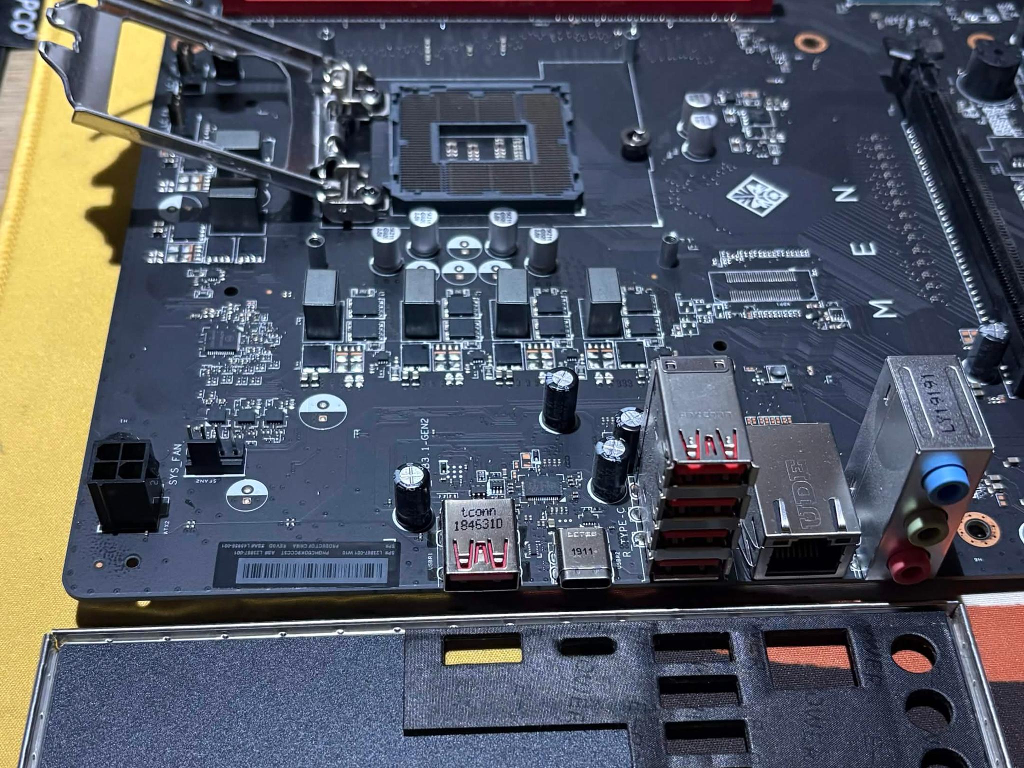 HP OMEN Obelisk 875-0014 H370 LGA1151