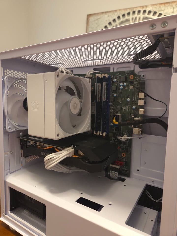 Custom White Gaming PC – i7-10700 / RTX 2060 – Fully Tested