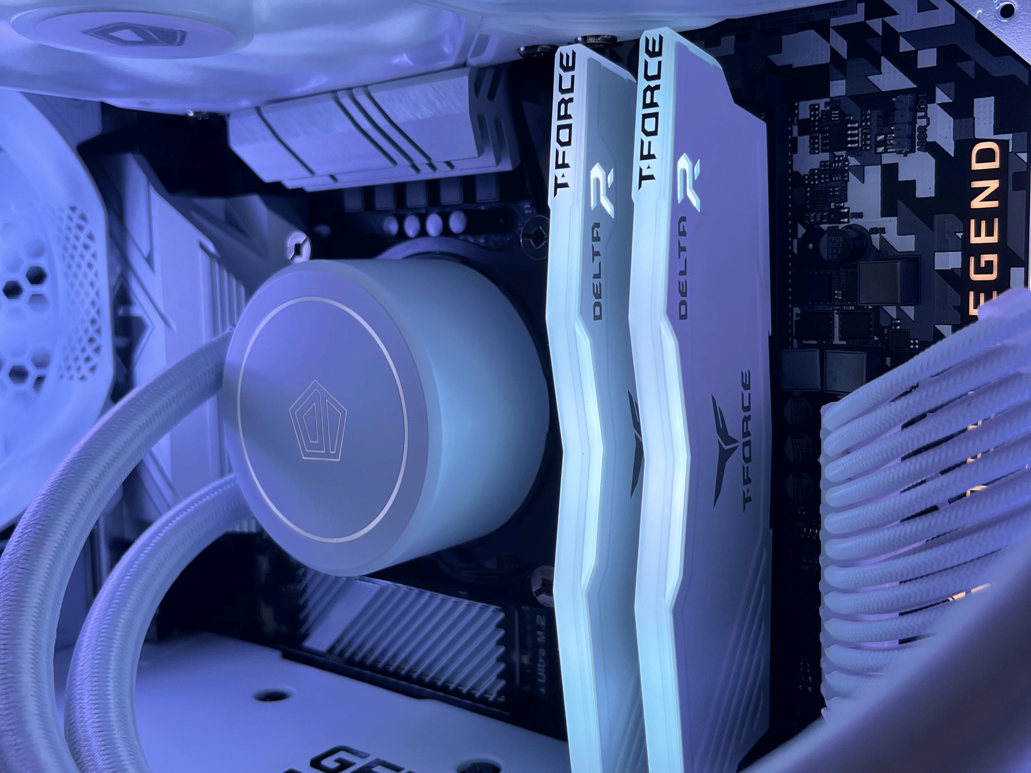 Whiteout Gaming PC (RTX 3060 / I5-10400 / 16gb RAM)