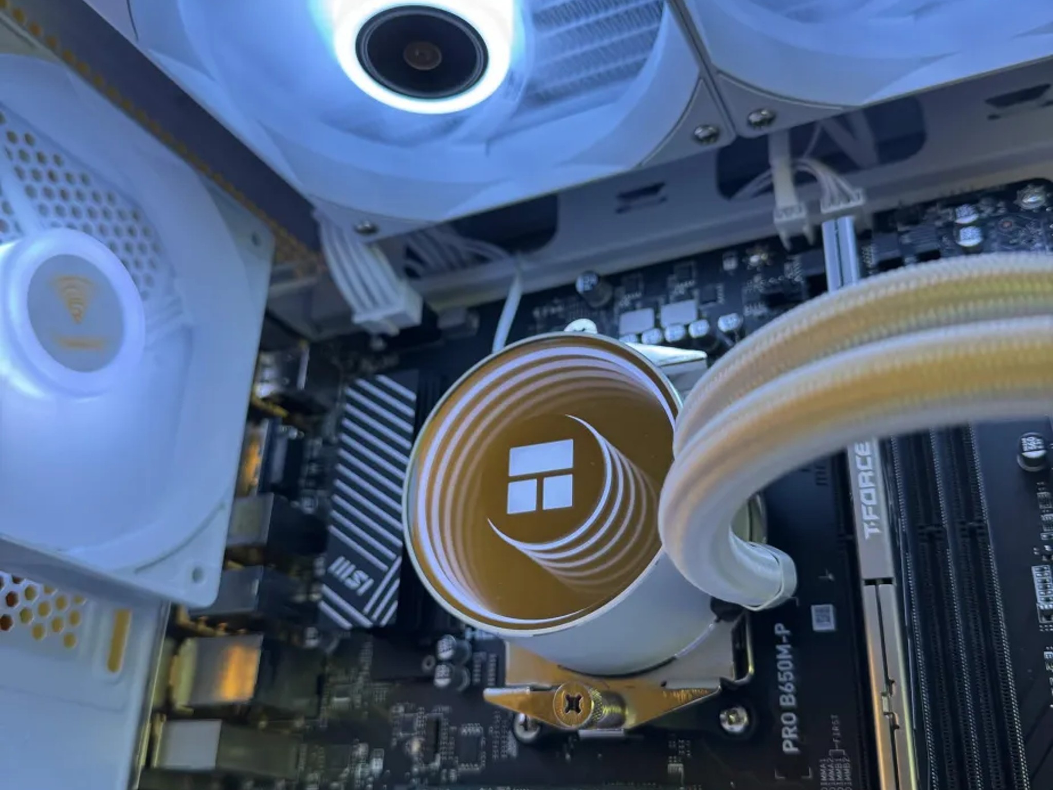 White Custom Gaming PC | 1440p Ready | RTX 4070 Super + Ryzen 5 7600X