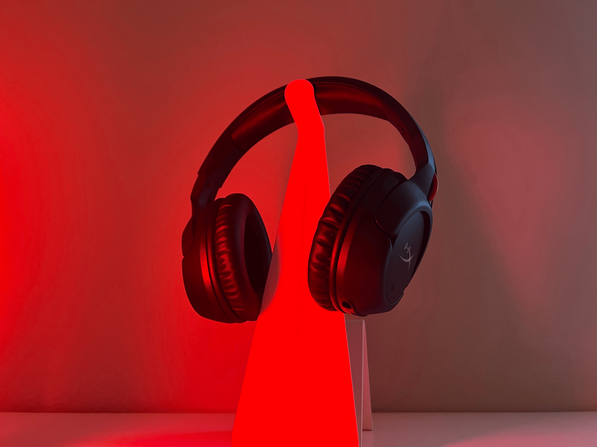 WIRELESS  Noise-cancelling Hyperx Headset 30HR long lasting battery