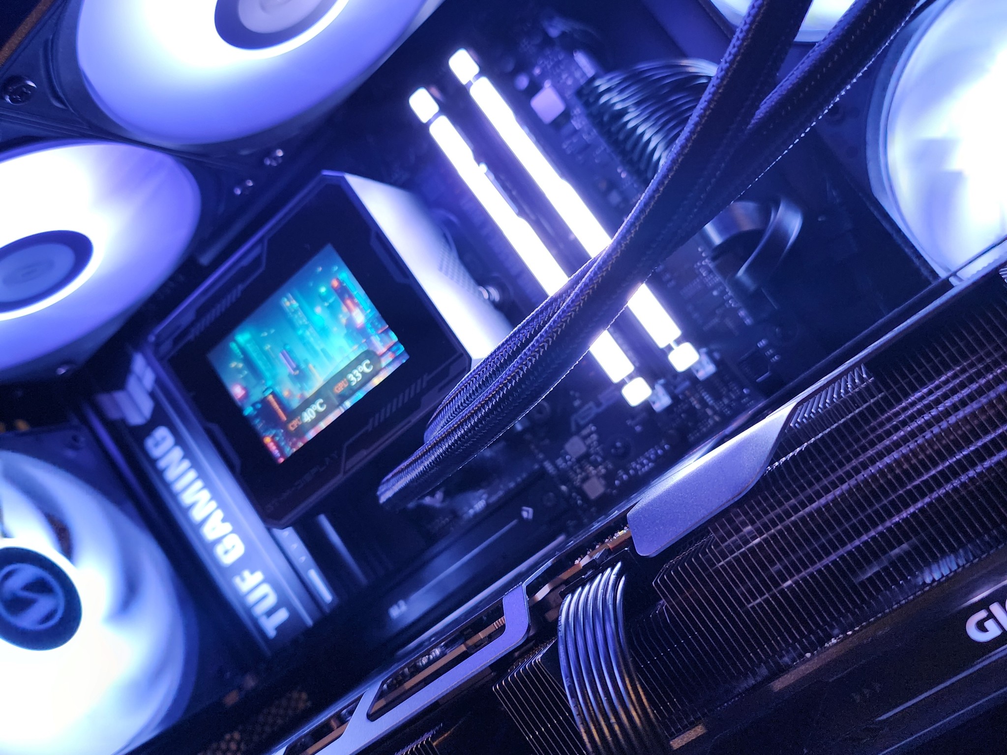 RTX 5080 / Ryzen 7 9800X3D / 32GB DDR5 RAM / 2TB NVMe