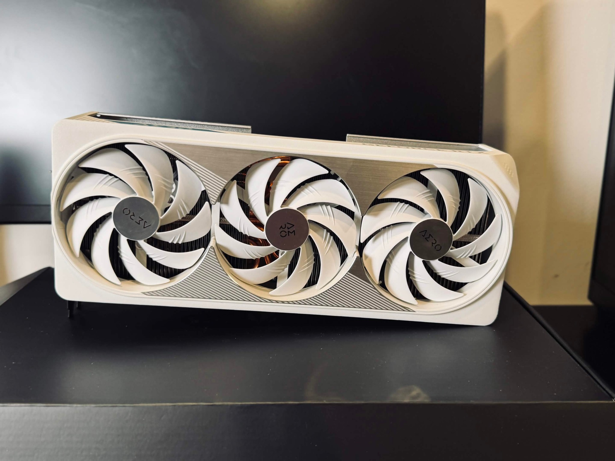 GIGABYTE AERO OC GeForce RTX 4090 24GB GDDR6X Graphics card
