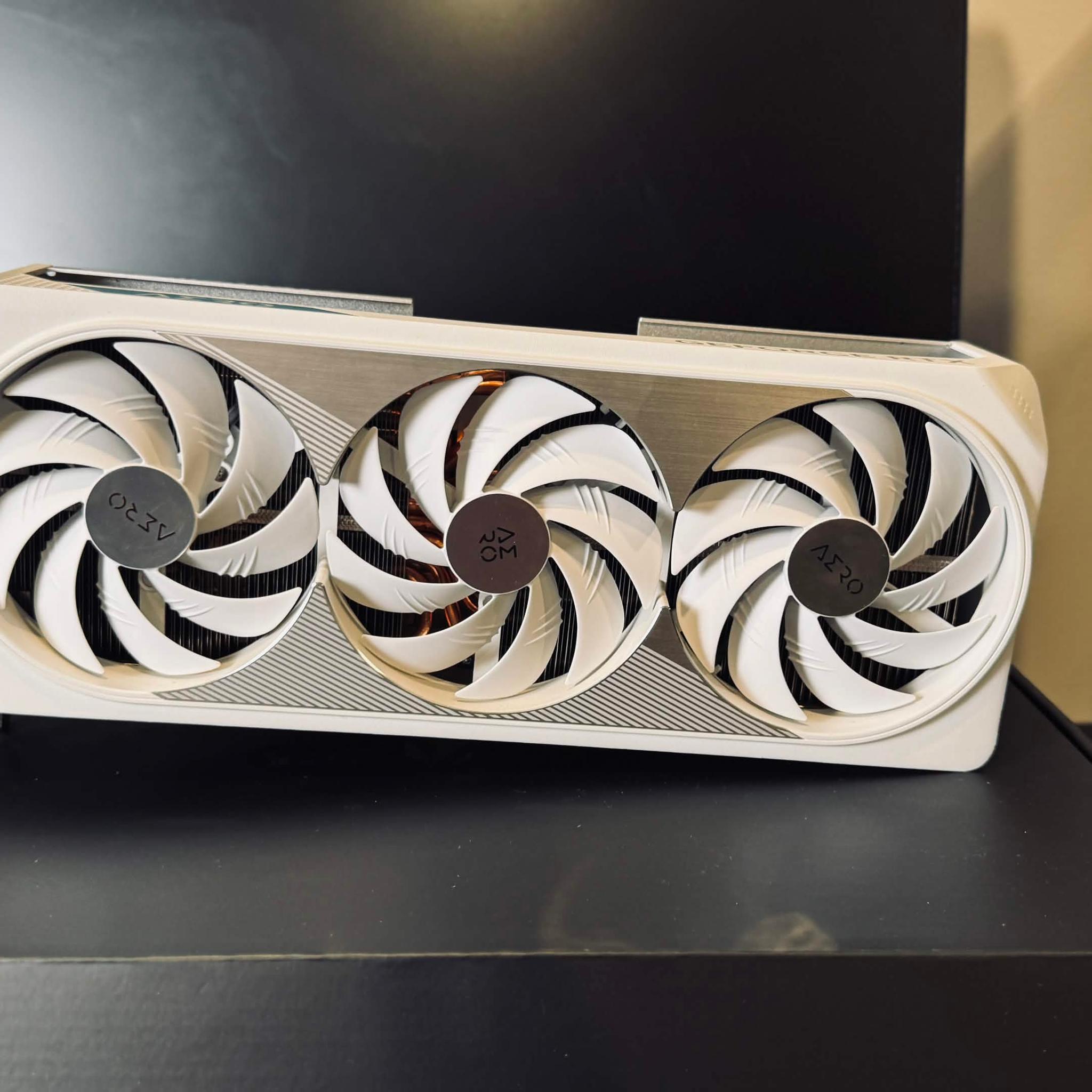 GIGABYTE AERO OC GeForce RTX 4090 24GB GDDR6X Graphics card