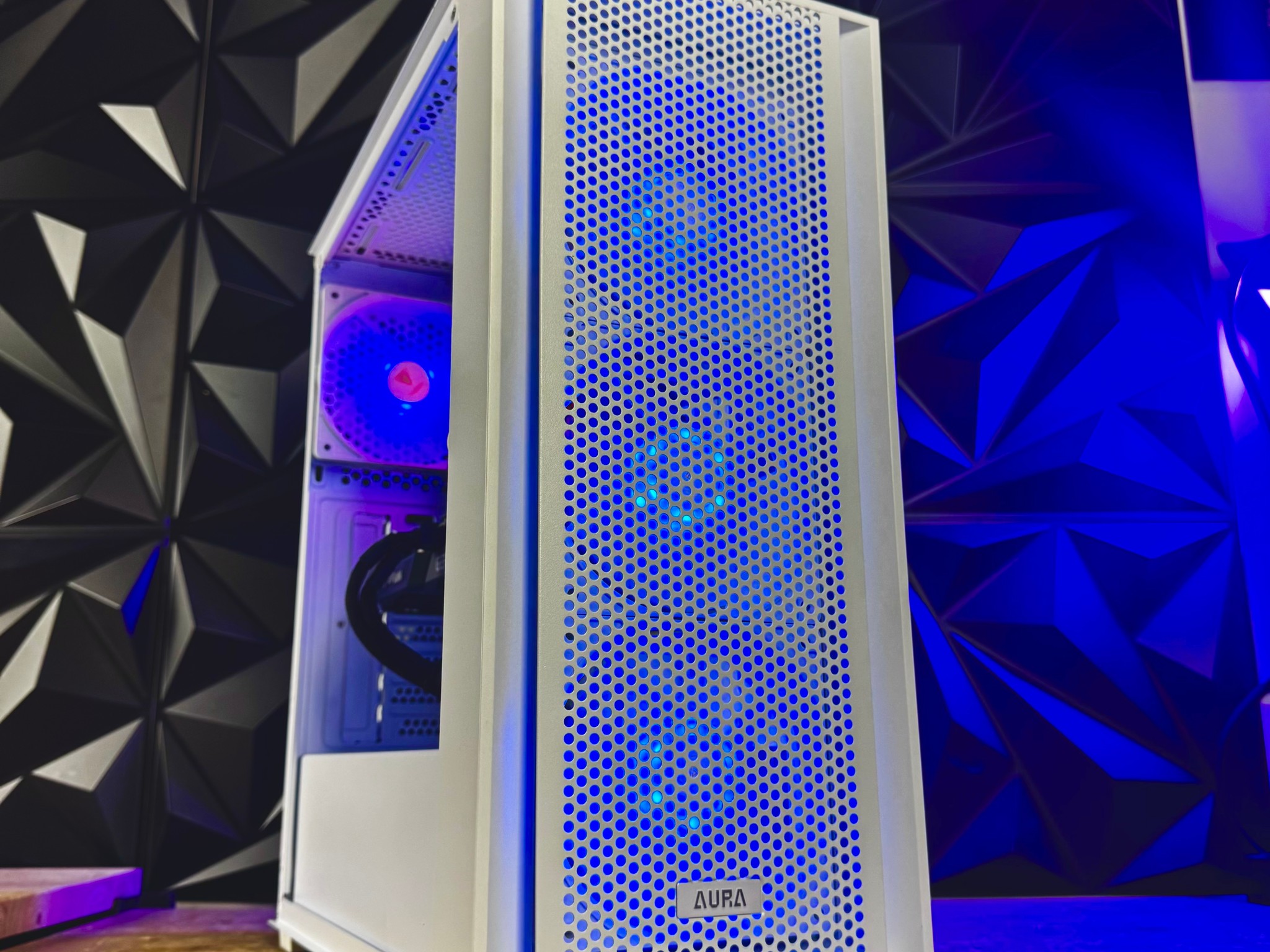 Custom Gaming PC - Intel Core i7 8700- 32GB DDR4 - Nvidia RTX 4060 - 500GB SSD + 1TB W11