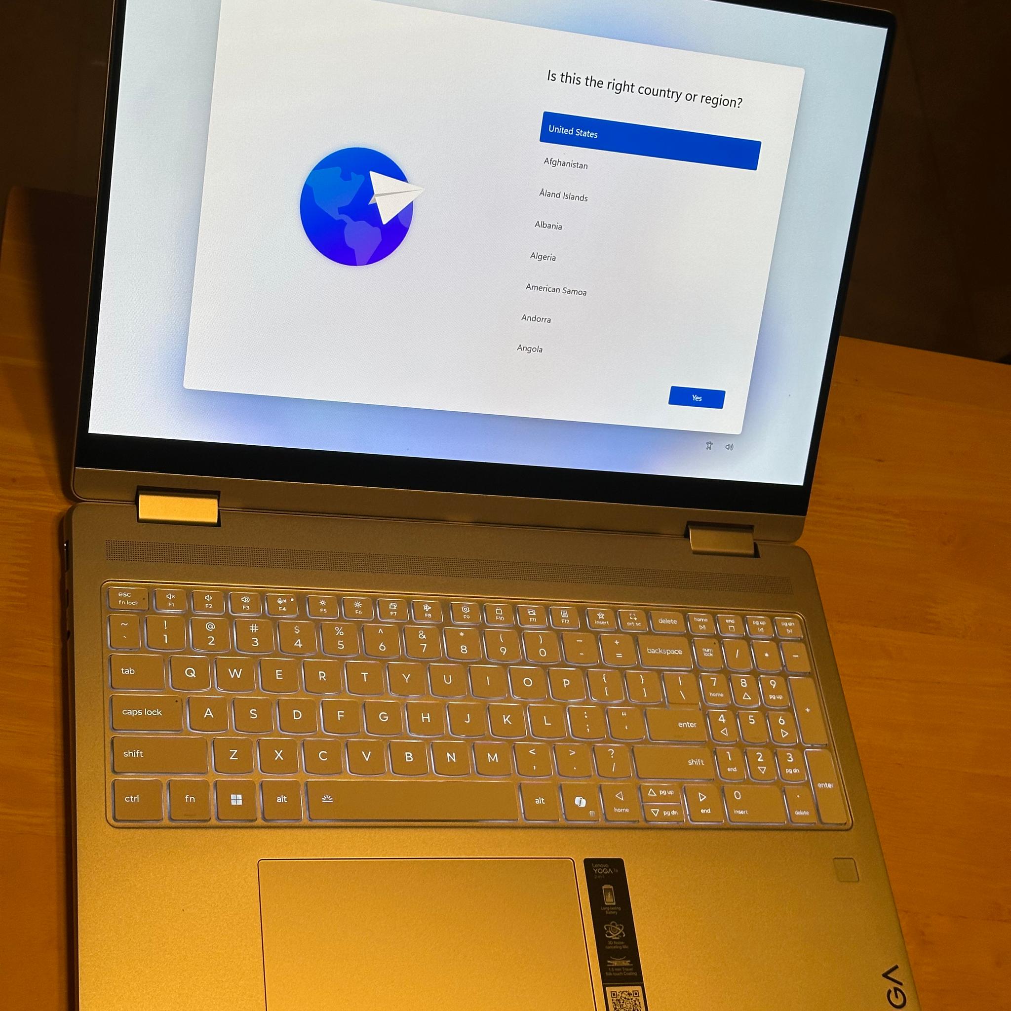 New Lenovo Yoga OLED 16" 7a 2-in-1 Touchscreen Laptop - AMD Ryzen AI 7 445 - 24G RAM - 512GB SSD