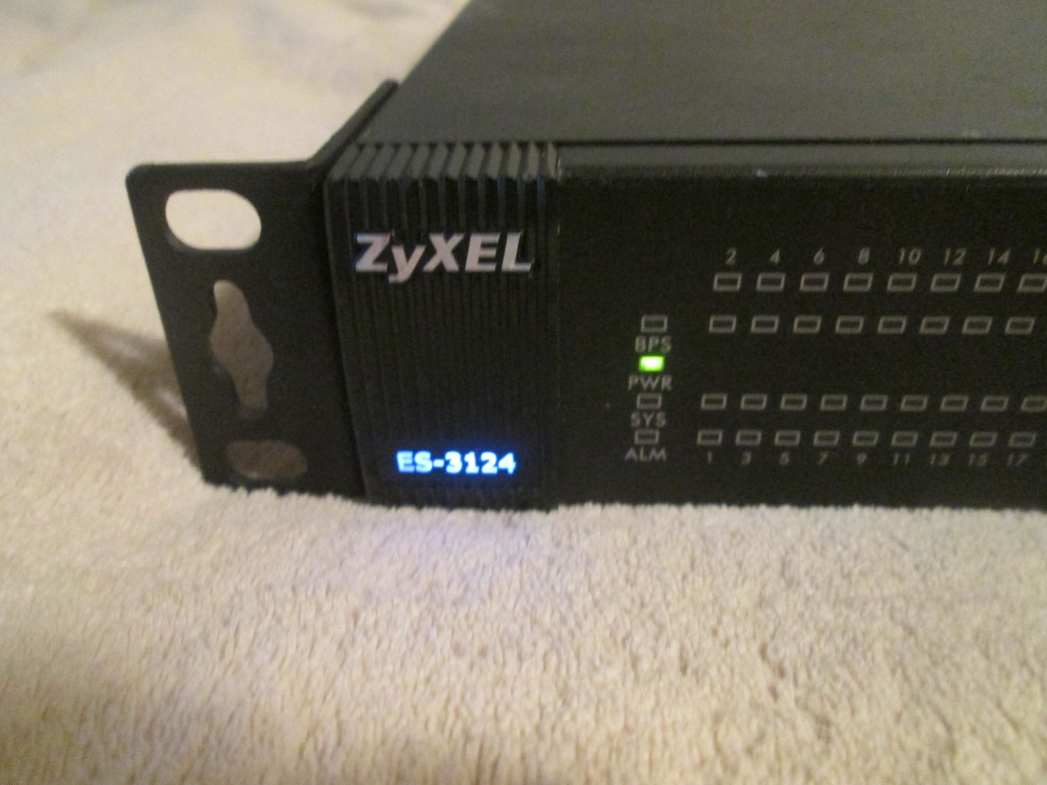 Zyxel Es-3124 Ethernet Switch 24 Port