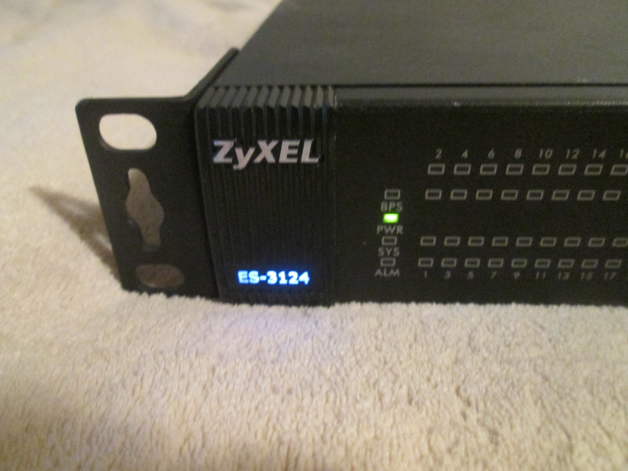 Zyxel Es-3124 Ethernet Switch 24 Port