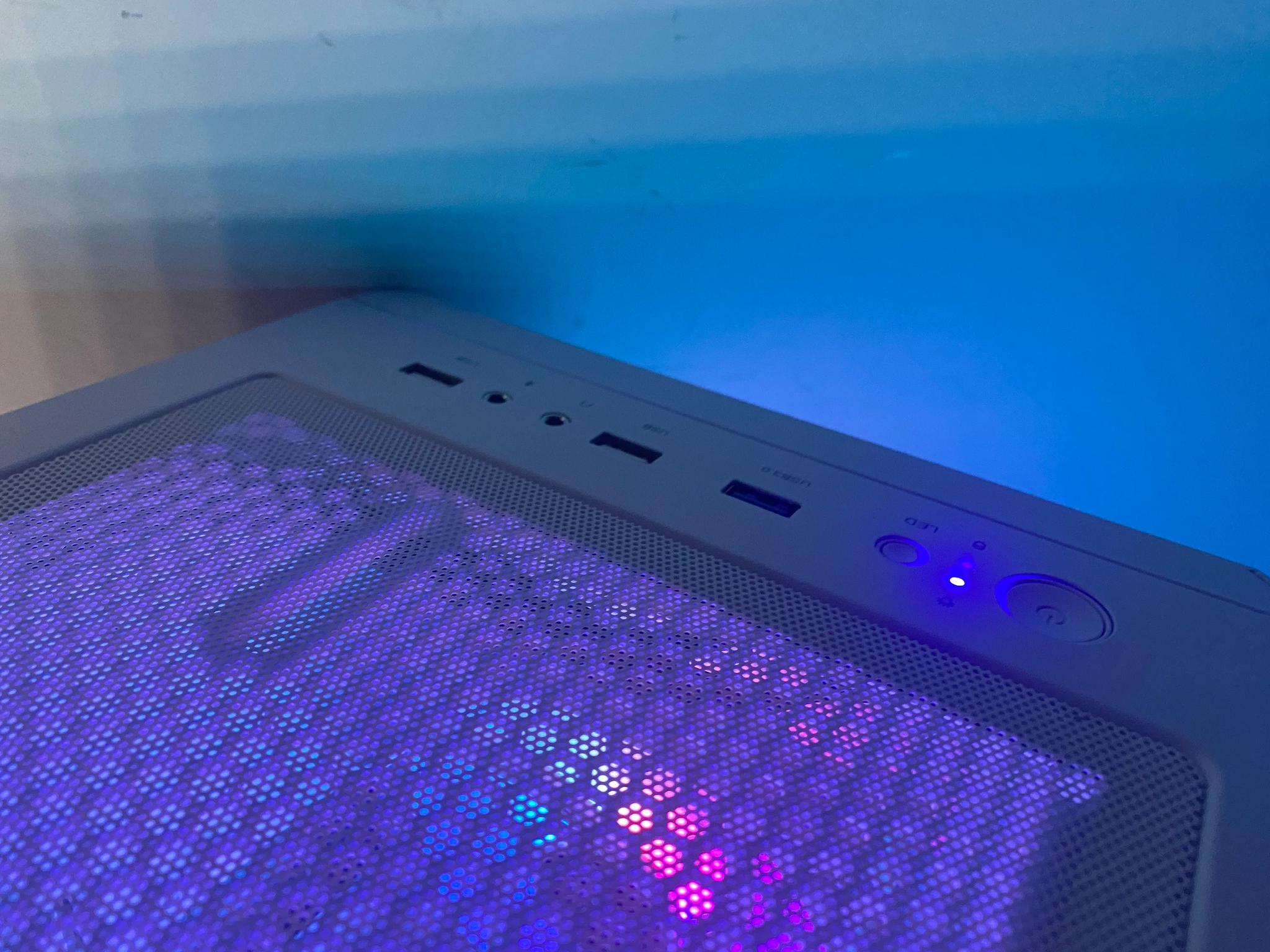❄️ FAST Custom Built White/RGB Gaming Computer ❄️| Windows 11 | Great for gaming!