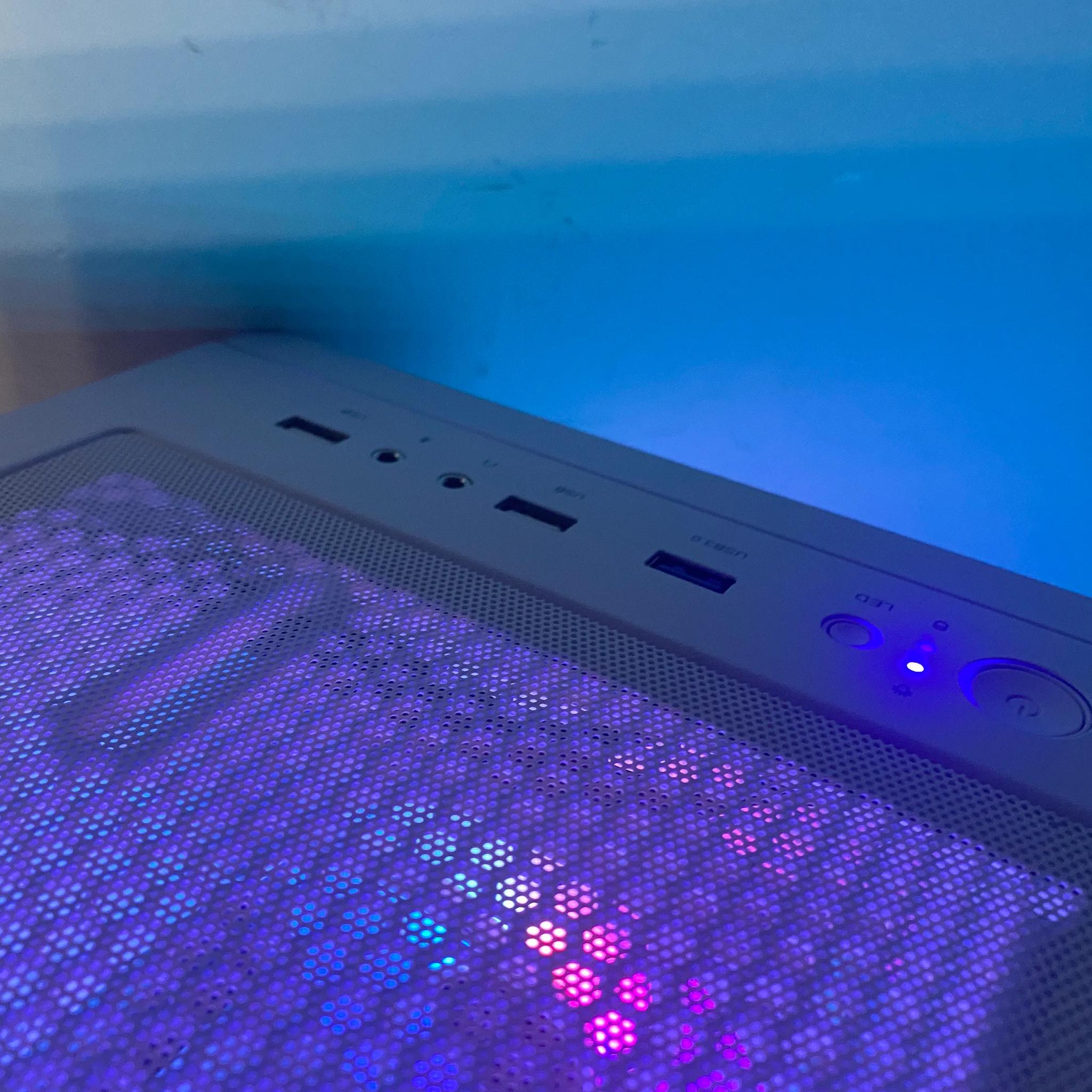 ❄️ FAST Custom Built White/RGB Gaming Computer ❄️| Windows 11 | Great for gaming!