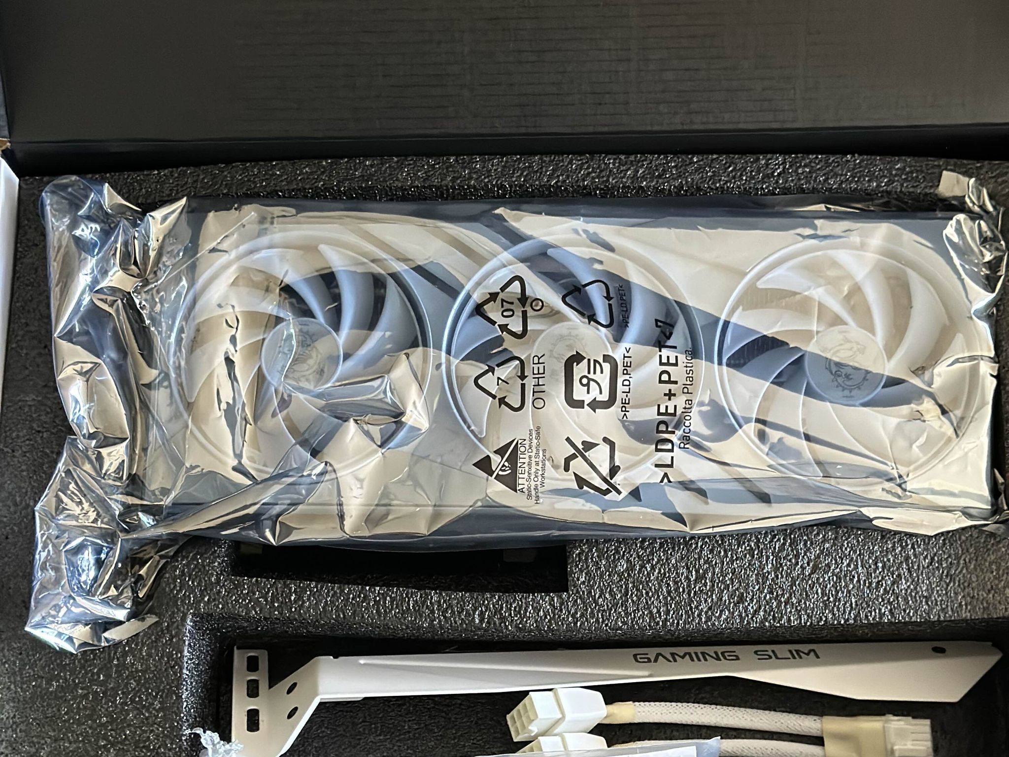 MSI RTX 4070 Ti Super Gaming X Slim White