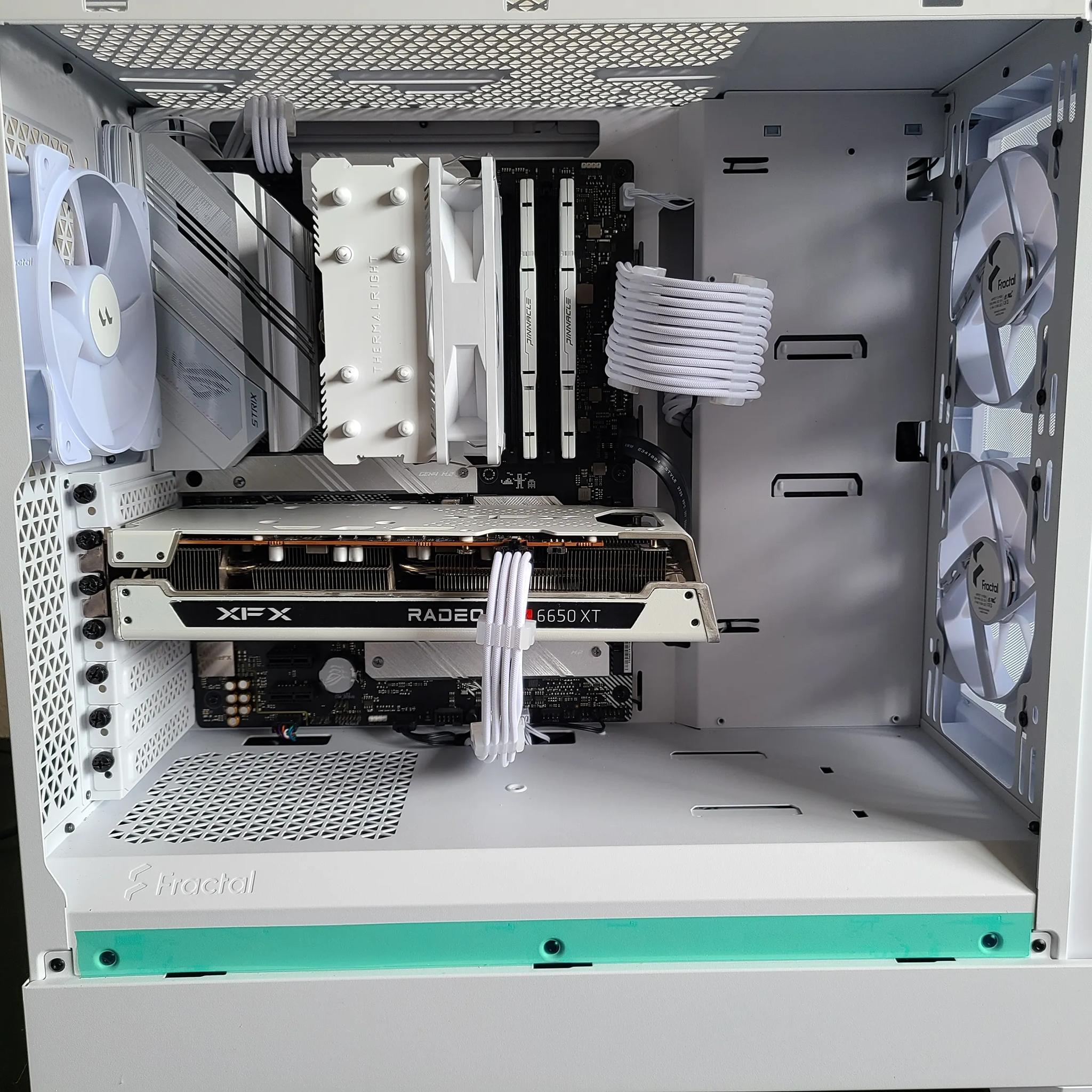 RX 6650 XT | Intel i5 11600K | 1TB Gen4 NVME | 32GB 3200MHz RAM