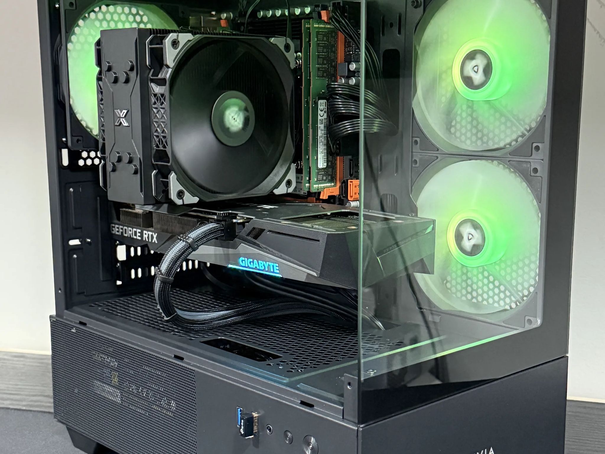 Budget Gaming PC - RTX 3060 Ti _ 1 TB SSD _ 64 GB RAM _ 14 Core Xeon CPU