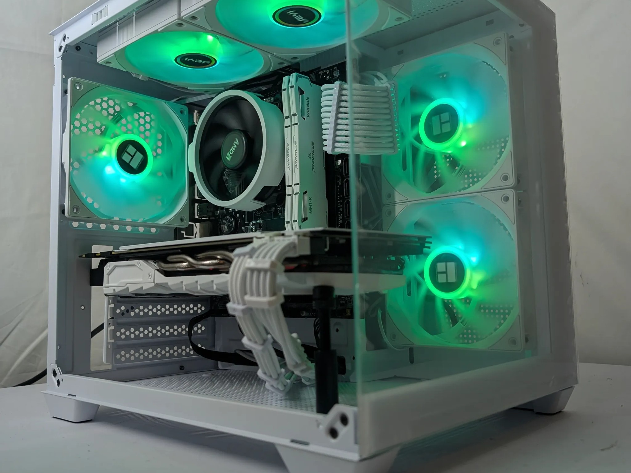 GTX 1070 | RYZEN 5 2600 |  16GB DDR4 | 500GB NVME SSD | Windows 11