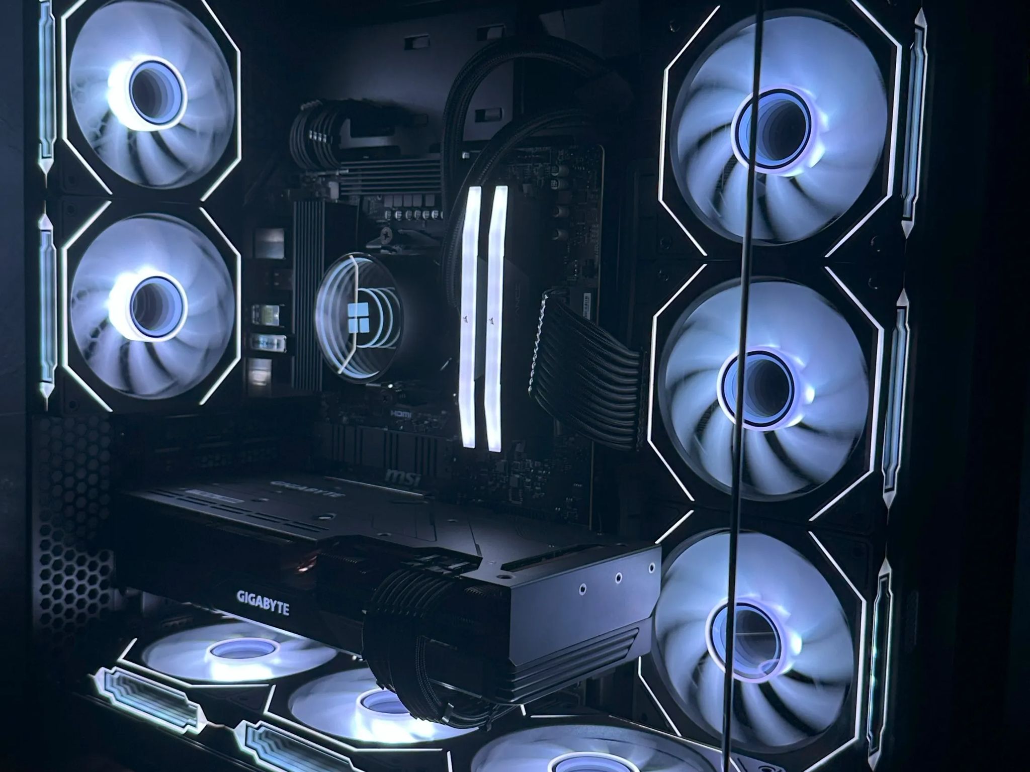 BIG SALE New Sleek Black Fishtank RGB Custom 1440p Gaming PC – GPU : 7700XT CPU : 9600X