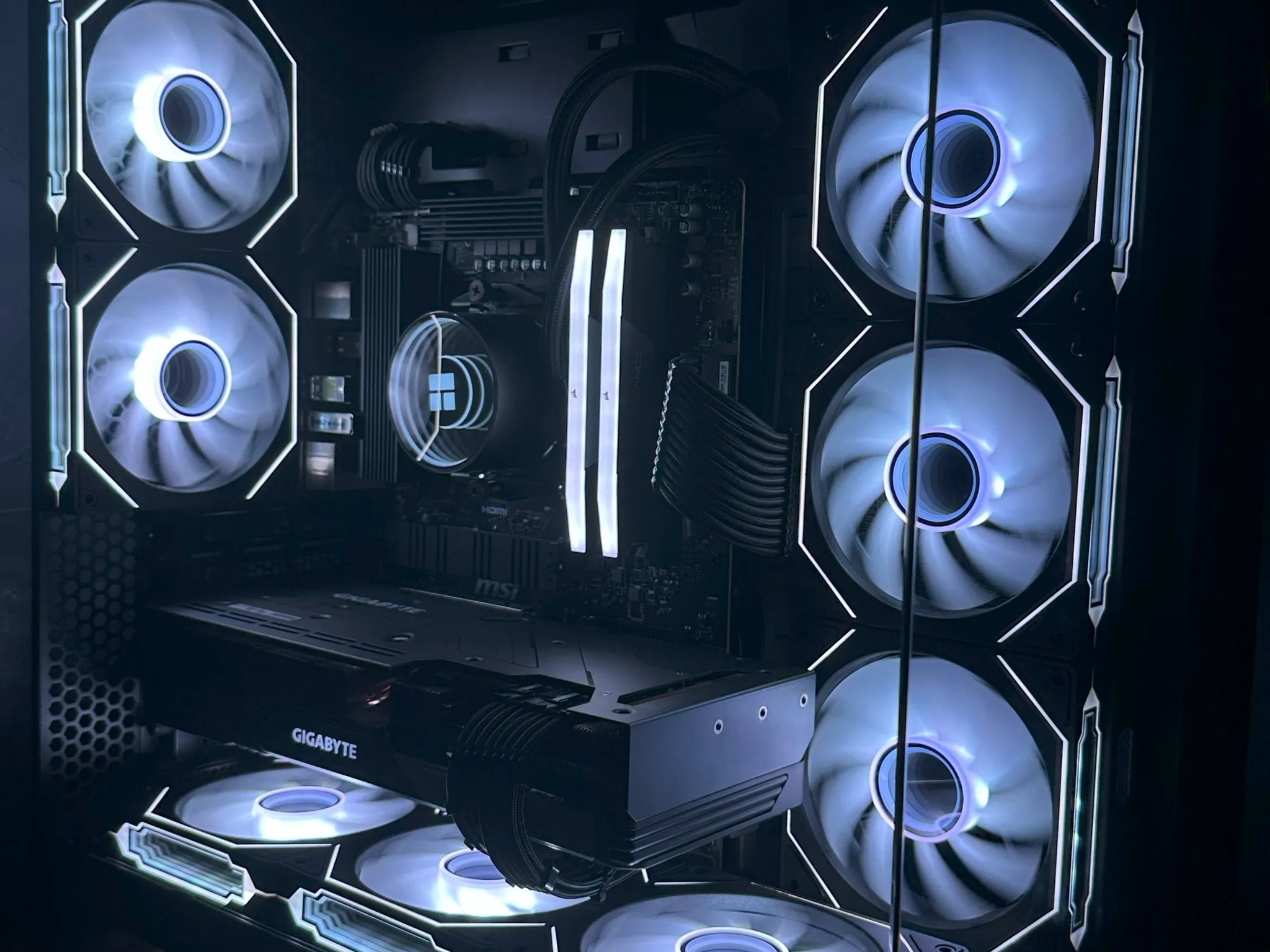 BIG SALE New Sleek Black Fishtank RGB Custom 1440p Gaming PC – GPU : 7700XT CPU : 9600X