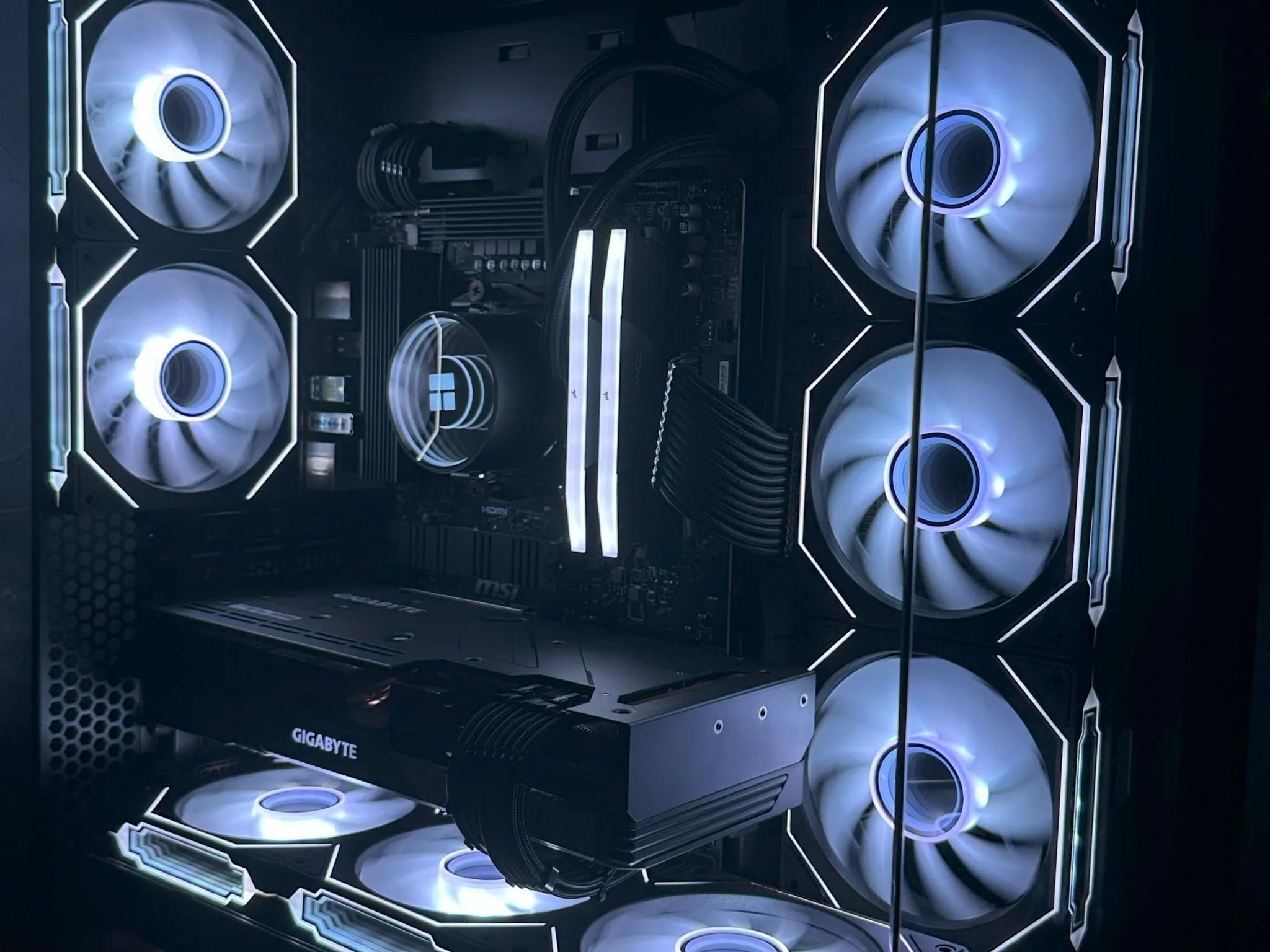 BIG SALE New Sleek Black Fishtank RGB Custom 1440p Gaming PC – GPU : 7700XT CPU : 9600X