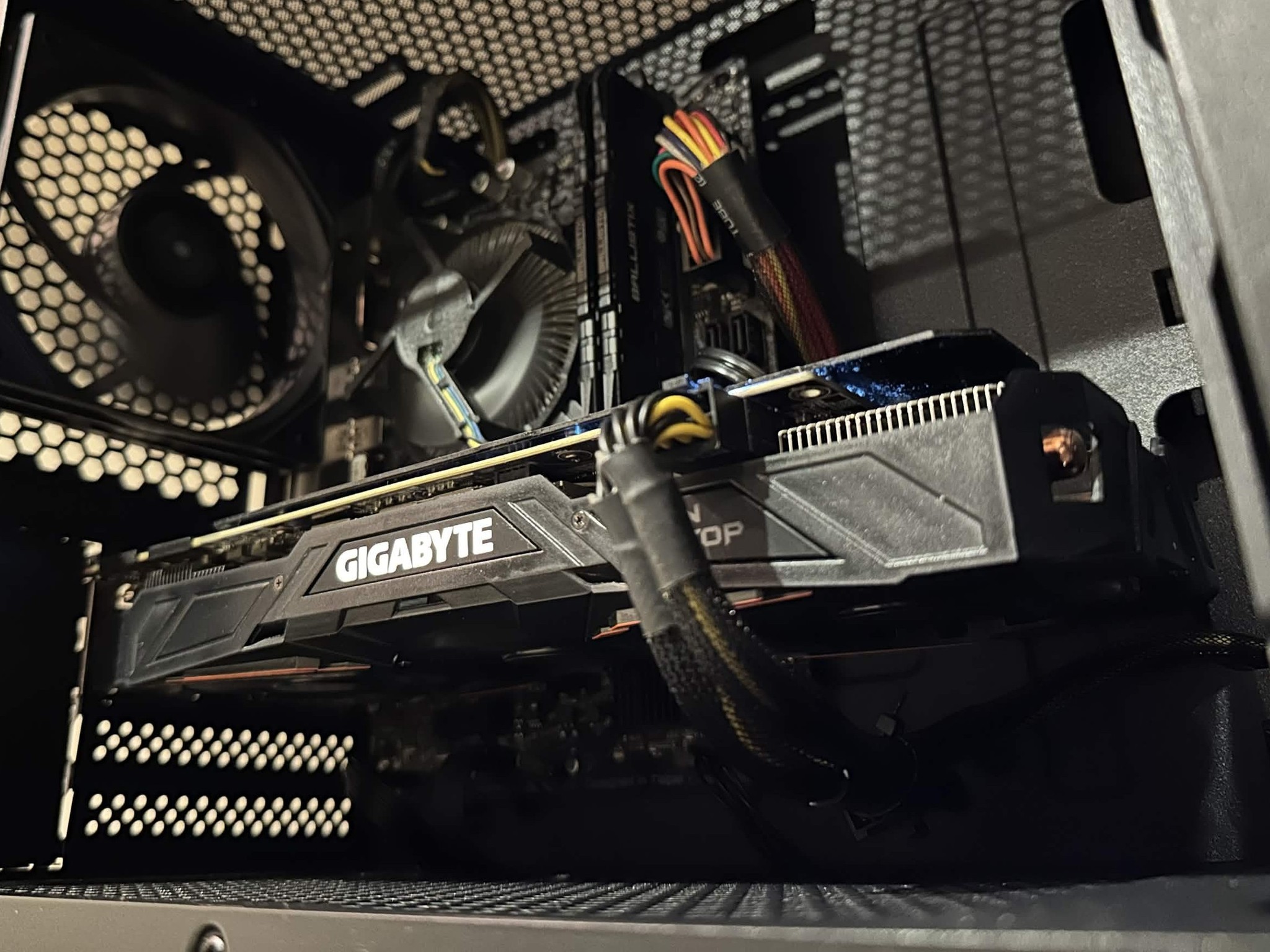 Gaming PC - Intel Core i3-10105F | Gigabyte NVIDIA GeForce GTX 1070 | 16GB RAM | 500GB SSD | Win11