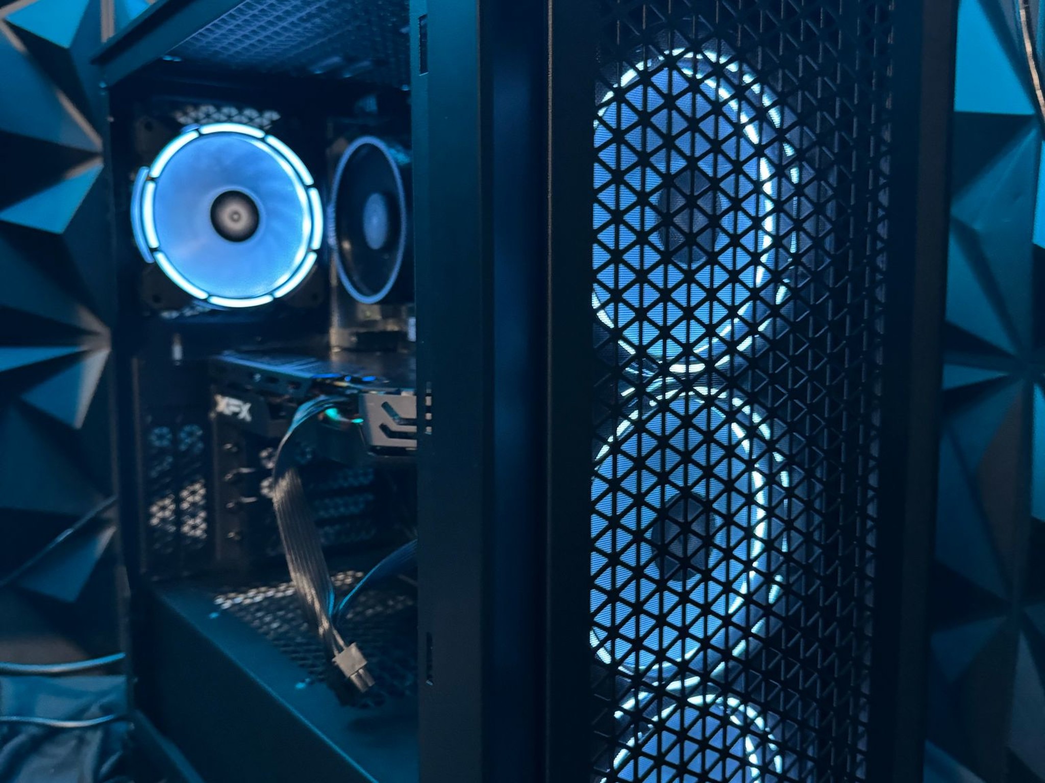 💰 Budget Baddie 580 💀🔥 Ryzen 2600| RX 580| 16 GB DDR4 |1.75 TB Storage