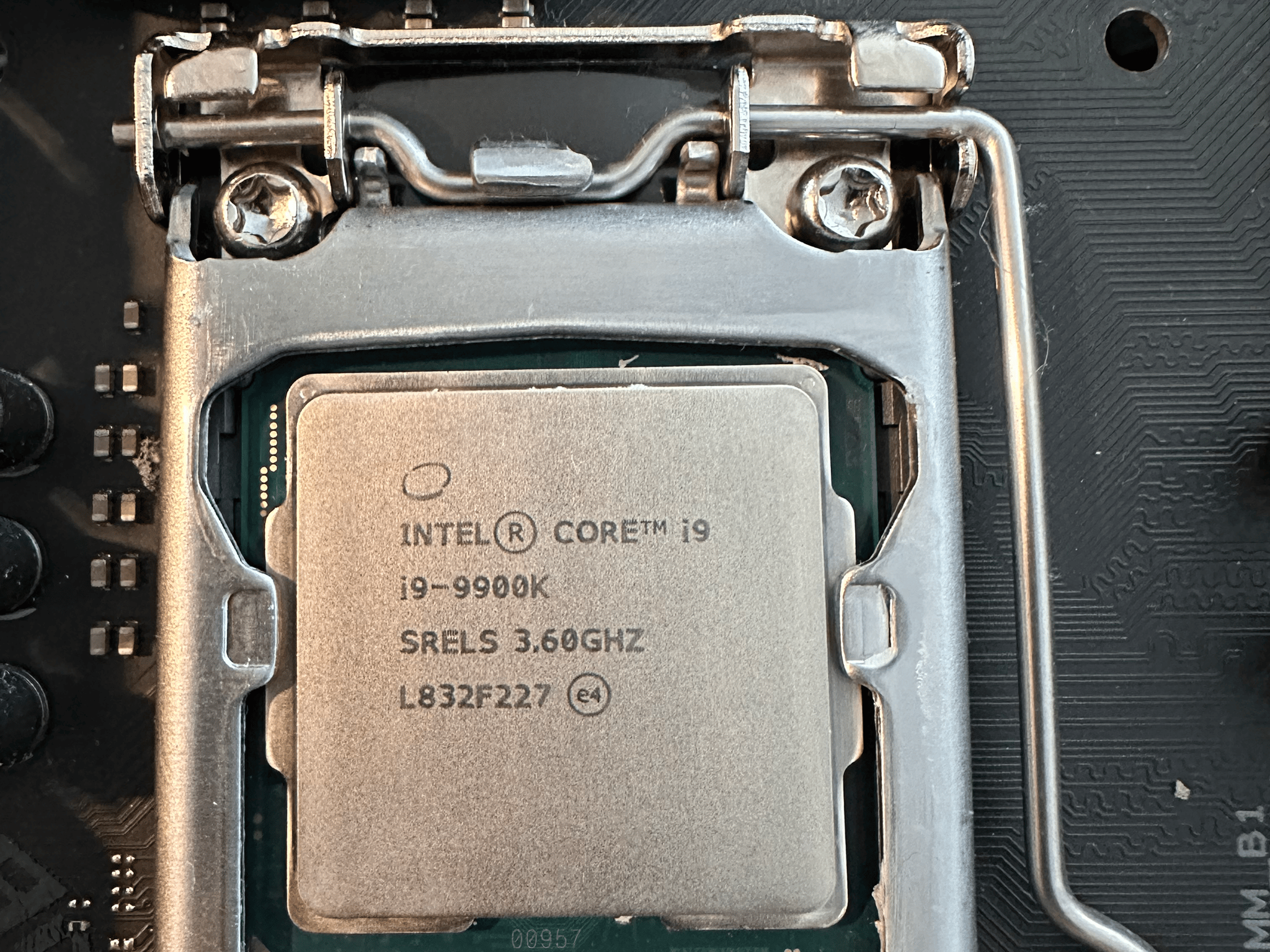 ASUS ROG STRIX Z390-e gaming motherboard with intel i9-9900k cpu installed