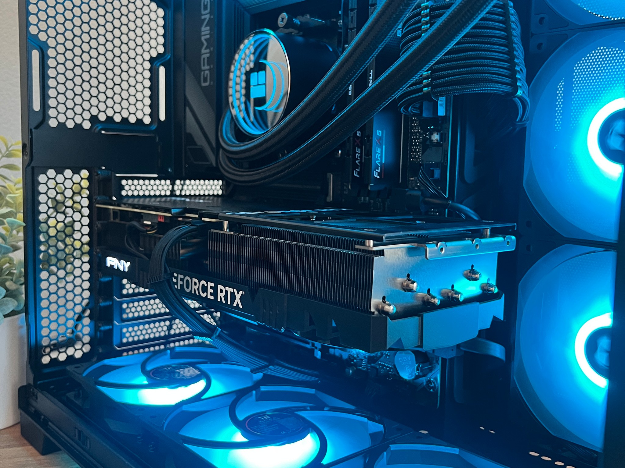 RTX 4070 TI | Ryzen 7 7700x | 32gb DDR5 | 1tb M.2 Gen4 | Gaming PC