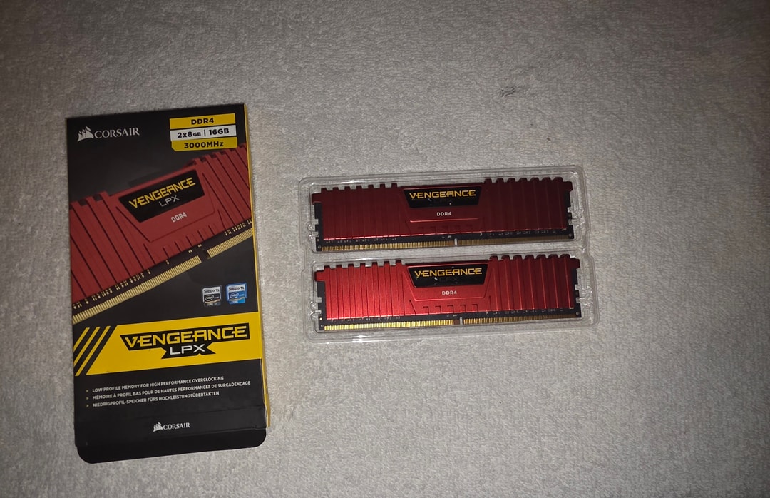 CORSAIR Vengeance LPX 16GB (2 x 8GB) DDR4 3000 (PC4 24000) | Jawa