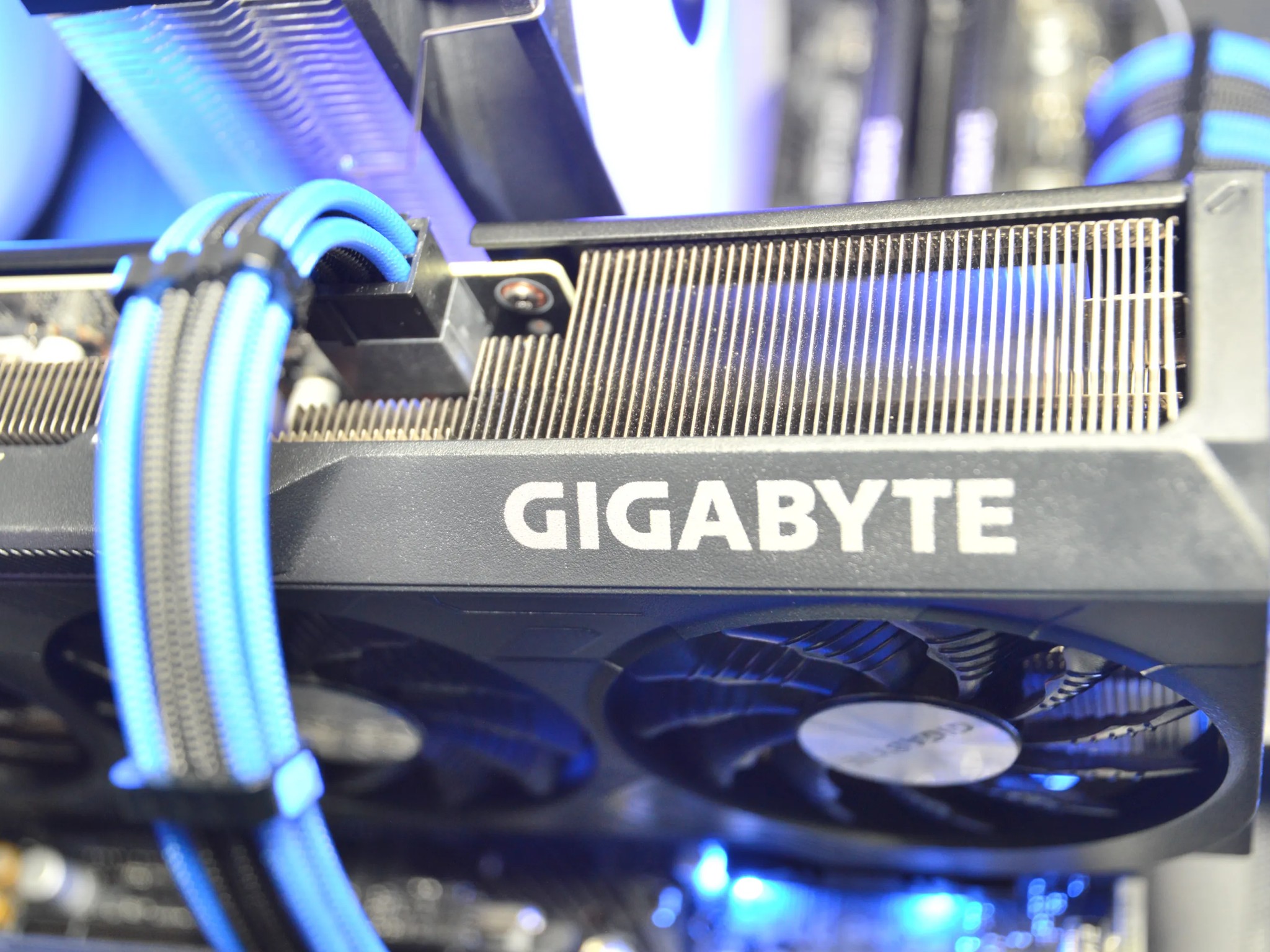 ⚡EXTREME⚡| RTX 4070 12GB| RYZEN 5 7500F | 32 GB DDR5 RAM | 2TB NVME SSD | Electric Night 2.0 |
