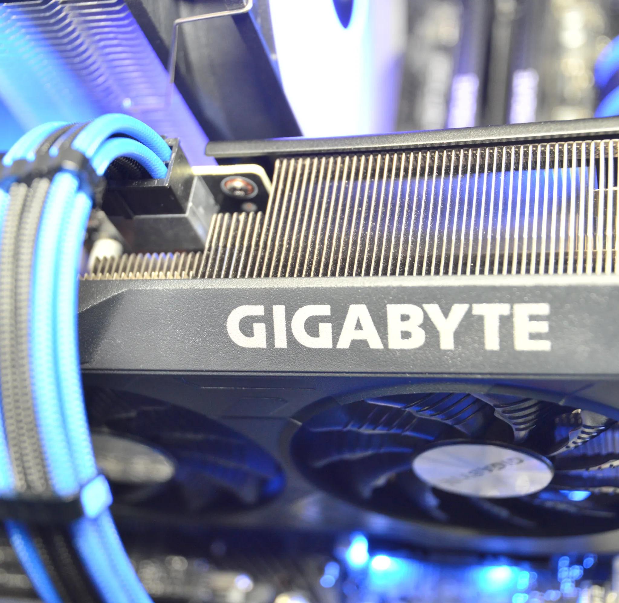⚡EXTREME⚡| RTX 4070 12GB| RYZEN 5 7500F | 32 GB DDR5 RAM | 2TB NVME SSD | Electric Night 2.0 |