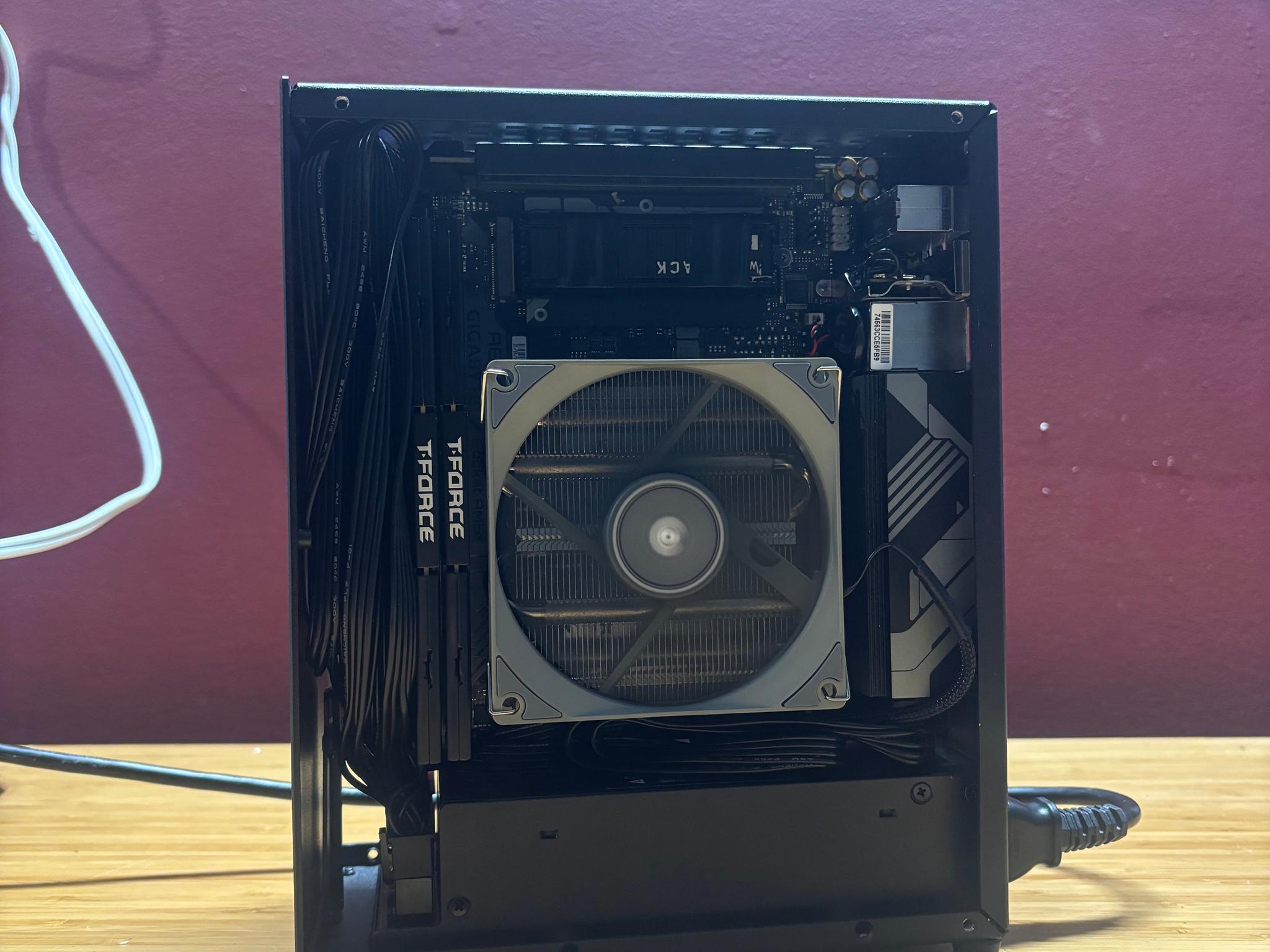 SFF GAMING PC RYZEN 7 7800X3D RTX 5060, 16GB RAM, 1TB NVMe SSD