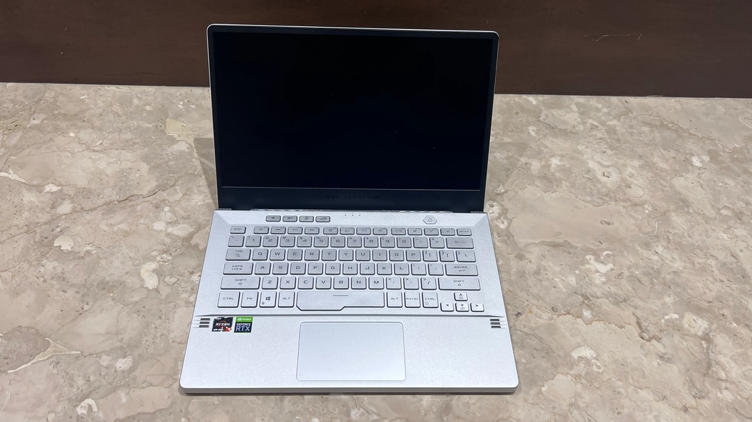 ASUS ROG Zephyrus G14 RTX 2060 Ryzen 9-4900HS 24GB 1TB SSD FullHD