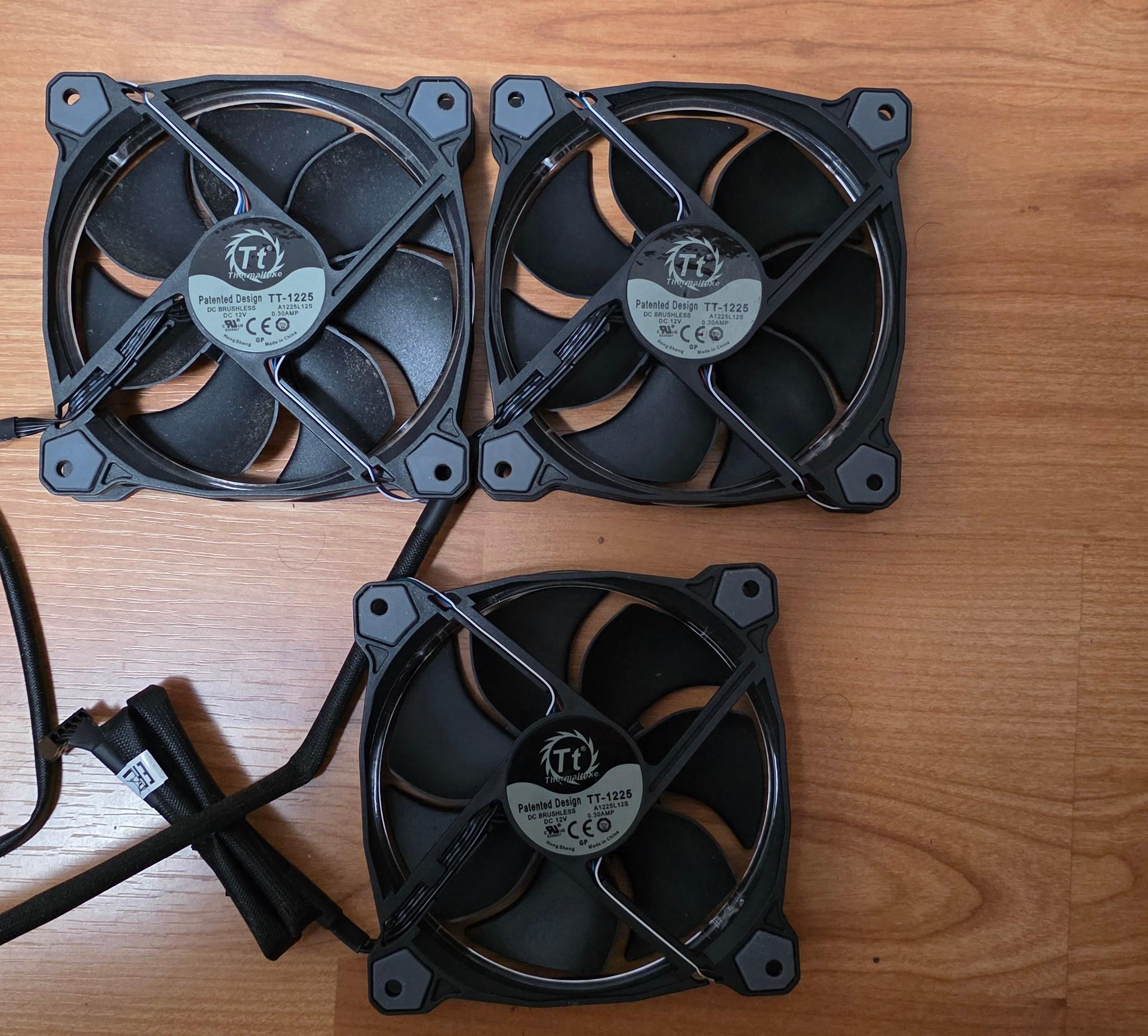 Thermaltake Riing 12 3x 120mm RGB fan kit with controller hub (CL-F042-PL12SW)