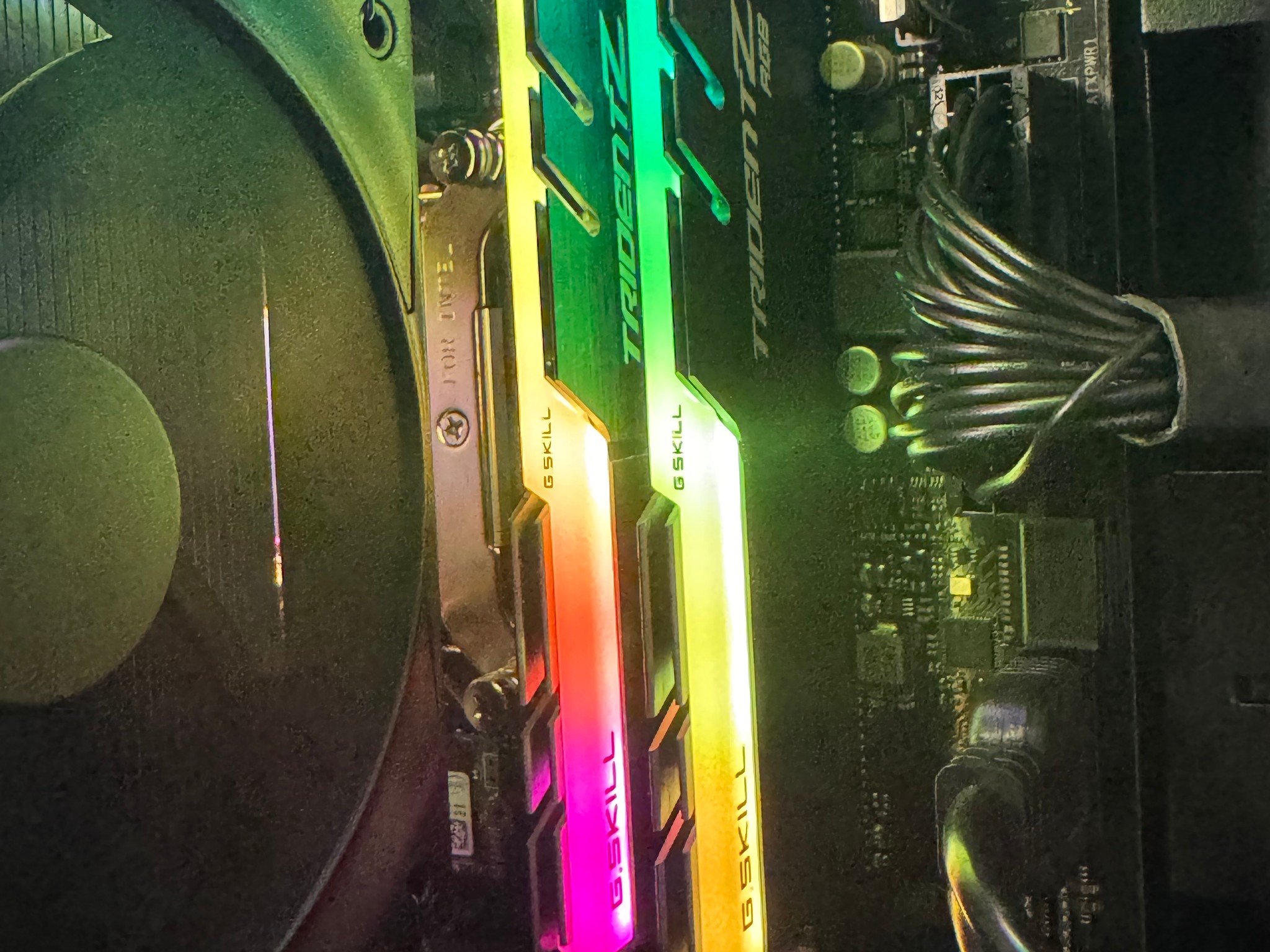 CUBIX- GAMER | Radeon RX 6600 XT |Core i5-14400F | 1TB SSD | 16GB DDR4 RAM | BT\WIFI