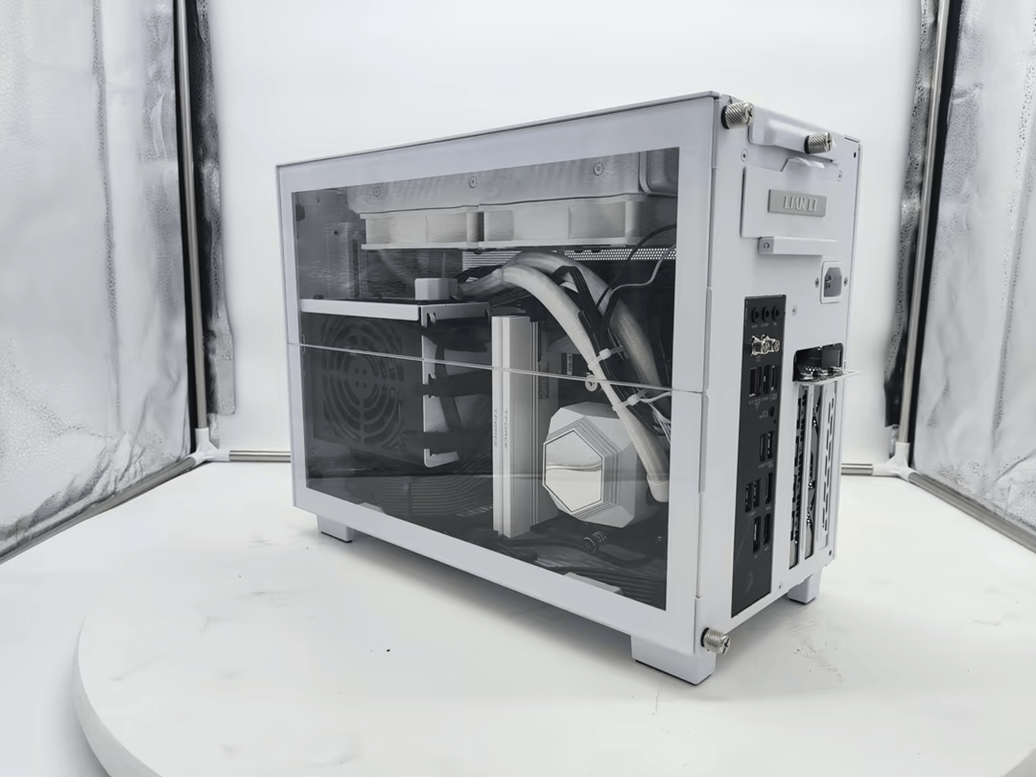 Compact Monster Q58! | 5700G | 6700XT | 2x8GB 3200MHz Ram | 1TB PCIE 3.0 NVME | 240mm AIO
