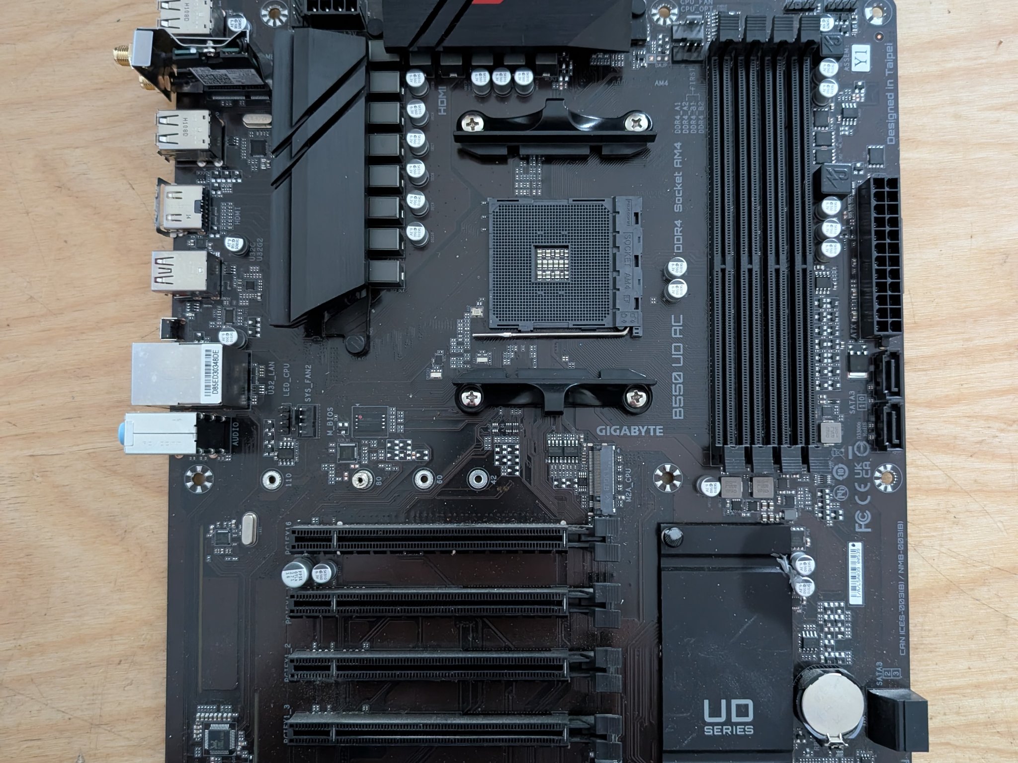 *PARTS* Gigabyte B550 UD AC ATX