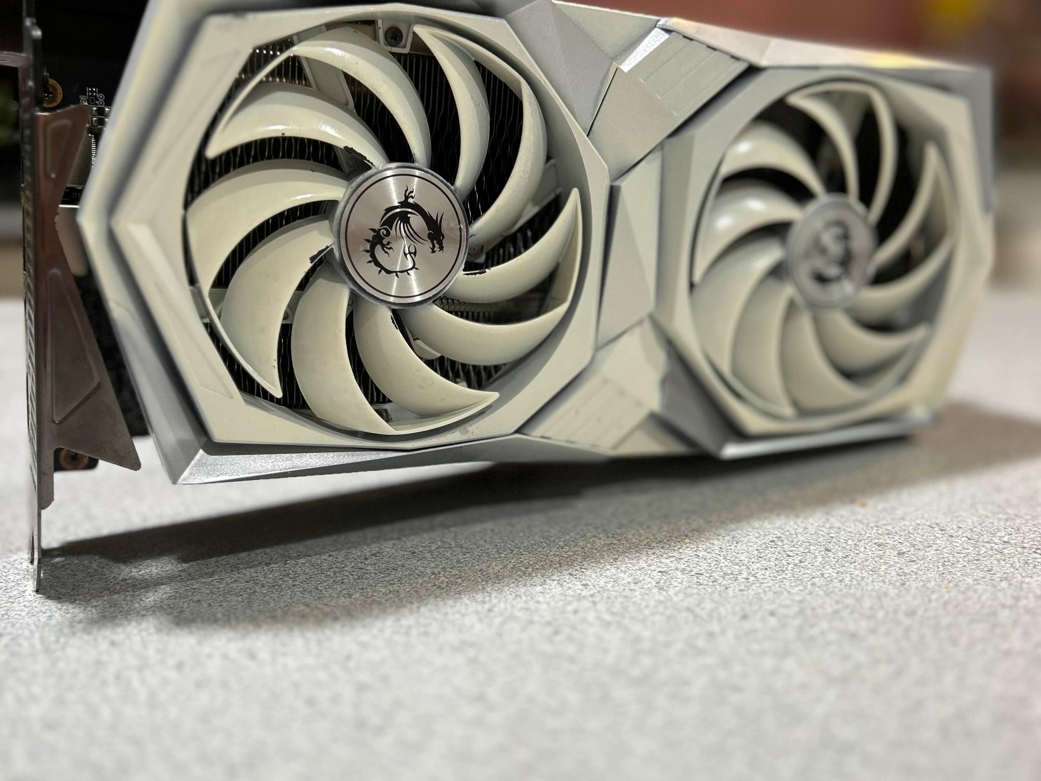 *READ DESC OVERHEATING ISSUE BUT WORKS* RX 6700XT