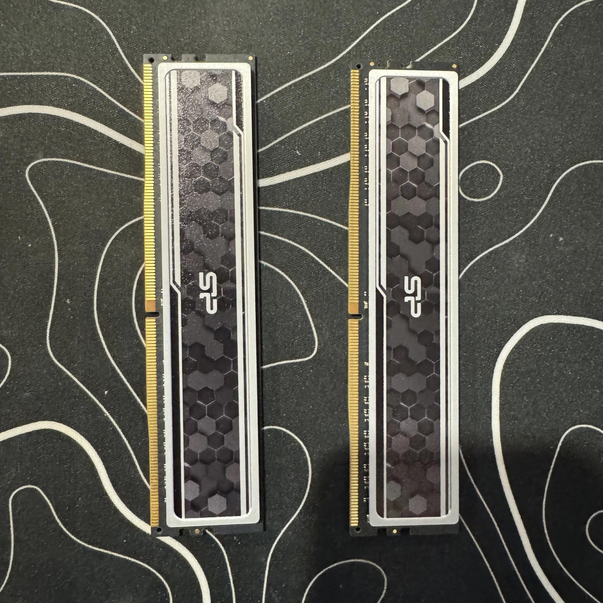 Silicon Power GAMING 16 GB (2 x 8 GB) DDR4-3200 CL16 Memory