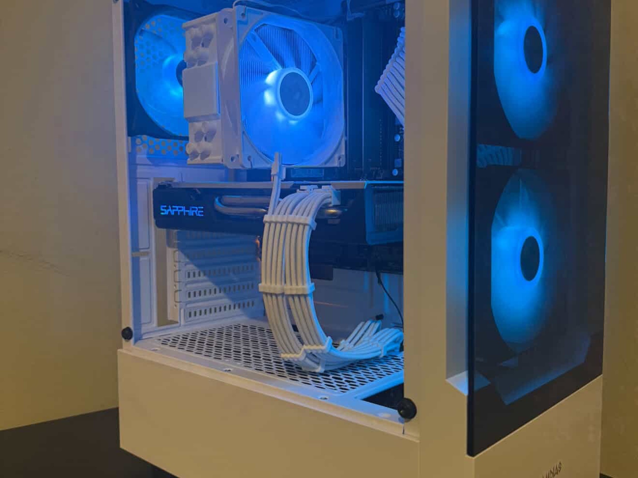 ❄️ White Phantom Gaming PC ❄️ | Intel i5 | Sapphire RX 580 4GB | 16GB DDR4 |