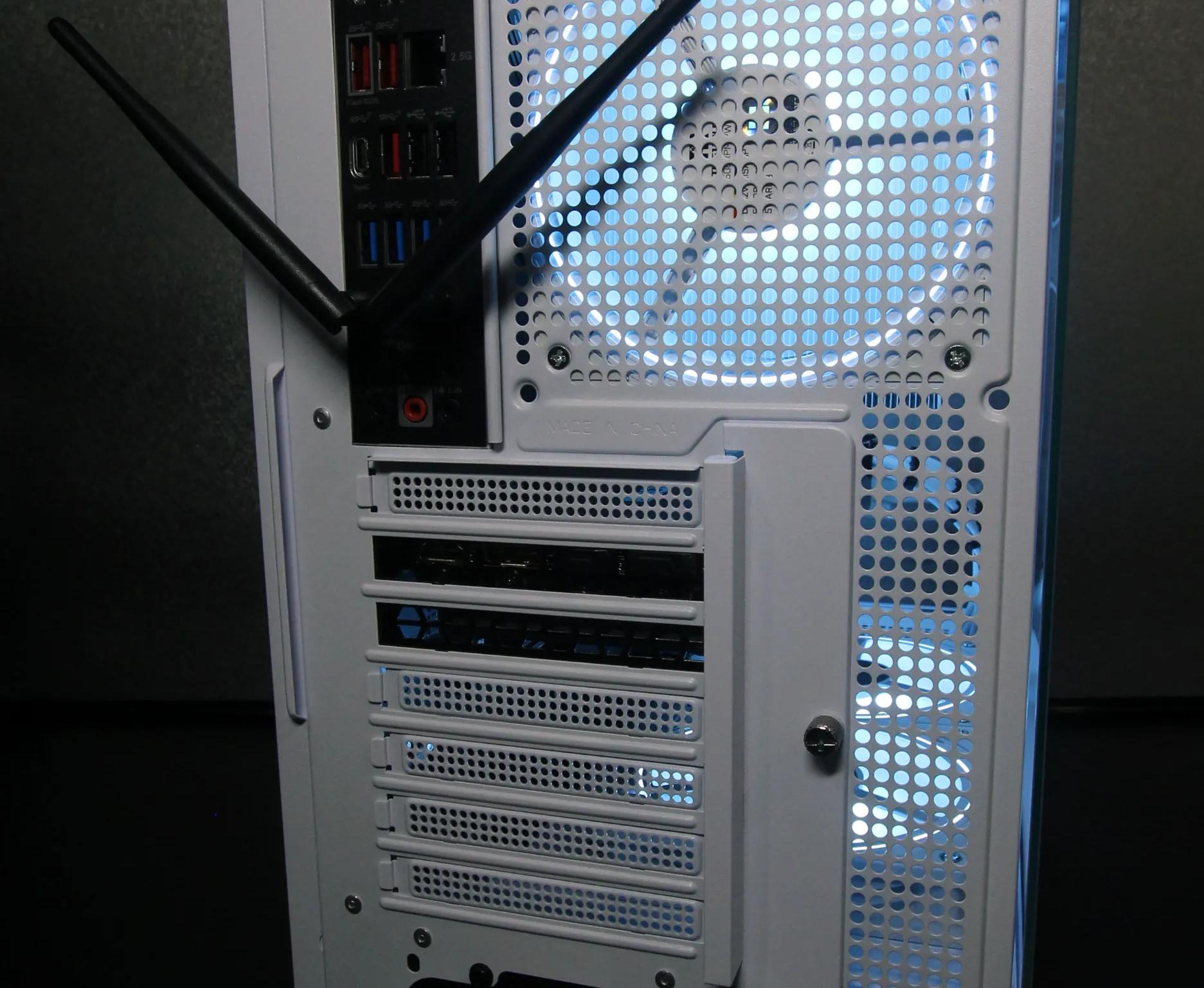 White Gaming PC / AMD Ryzen 5 7600X / RTX 3070 / 32GB / 1TB / Windows 10 Pro