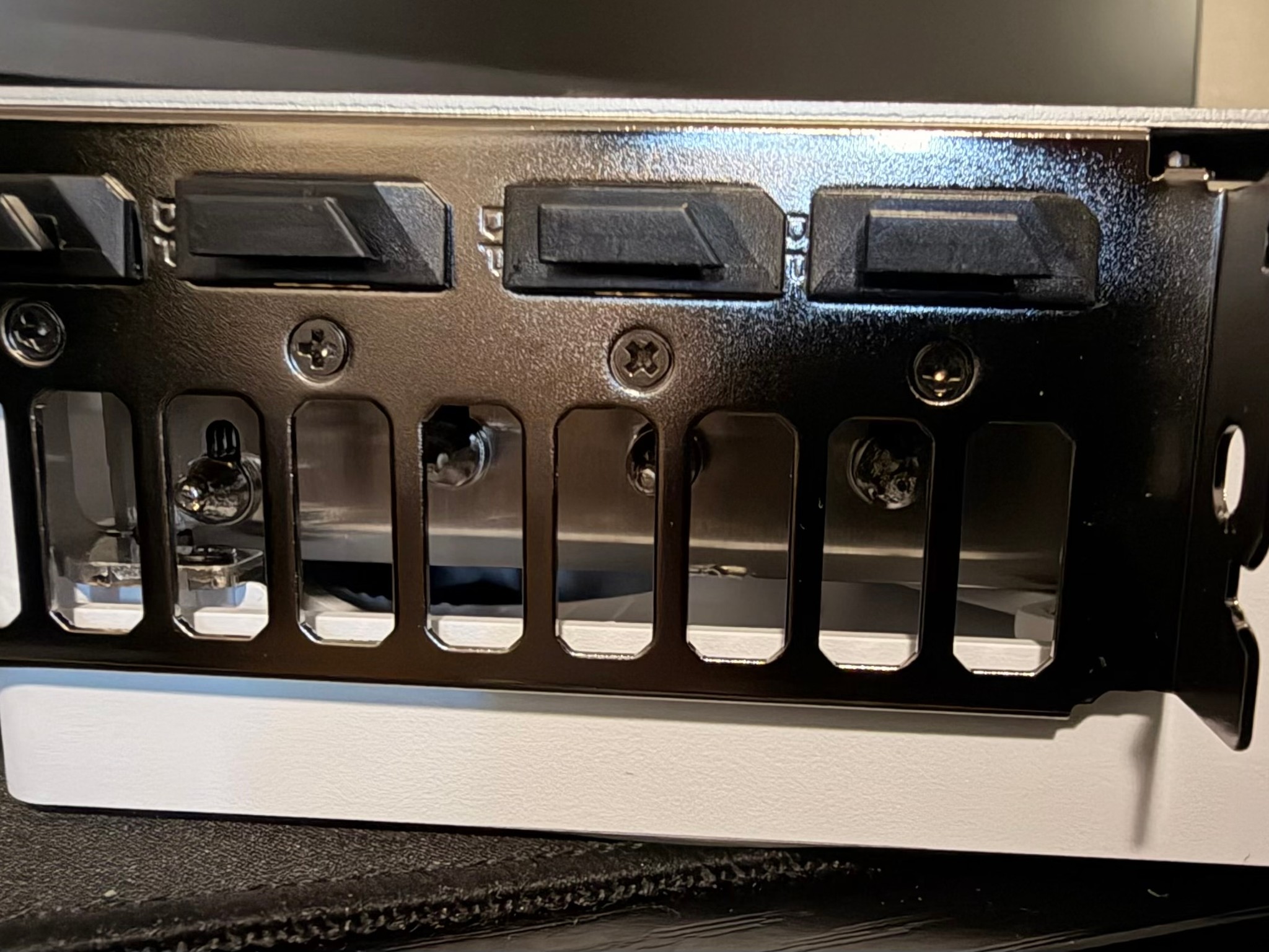 GIGABYTE GeForce RTX 5070 AERO OC 12G