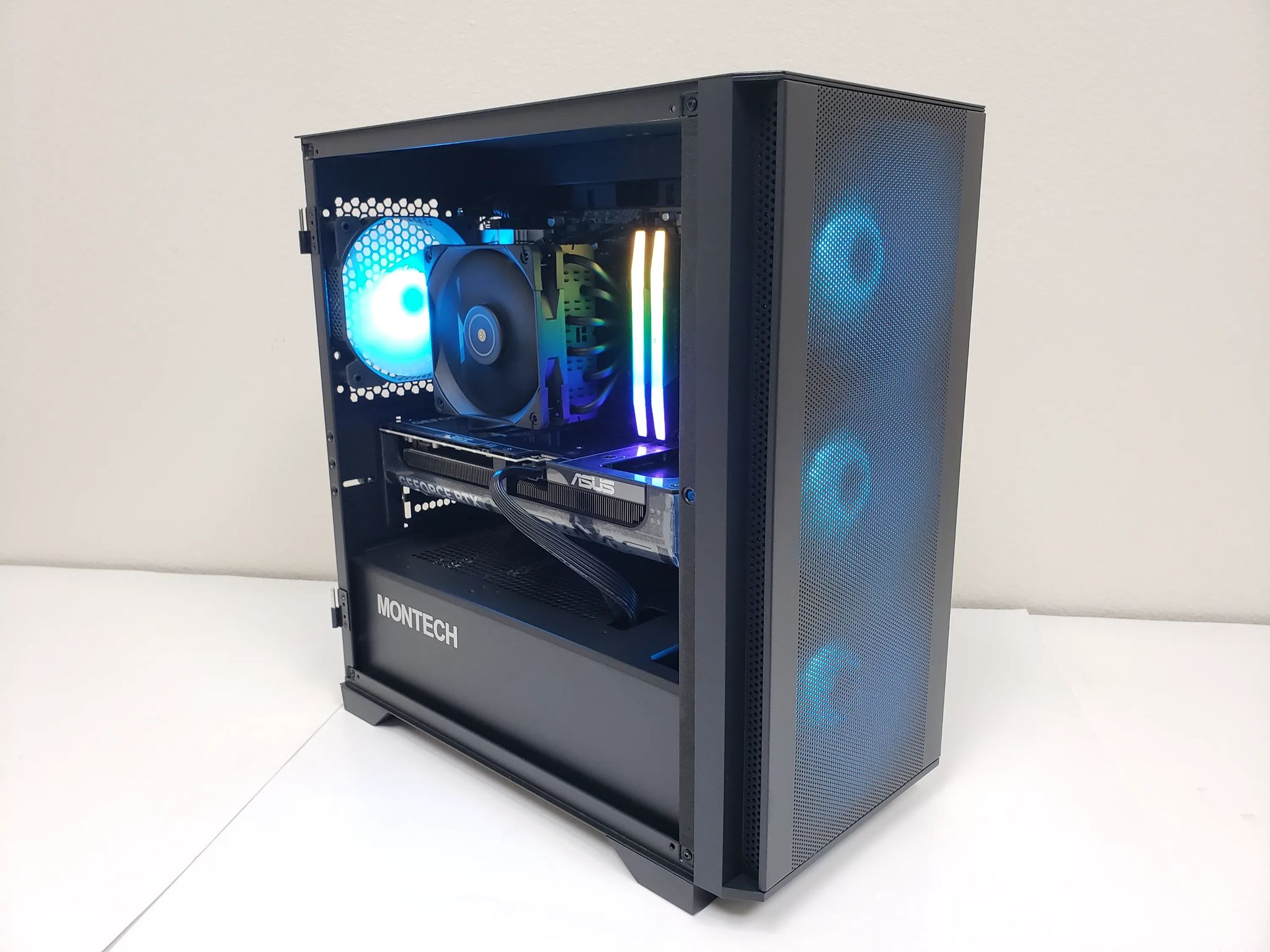 PC Sale! Ryzen 5 9600X, RTX 5070, 32GB-DDR5 6000, 2TB SSD NVMe, 850W PSU
