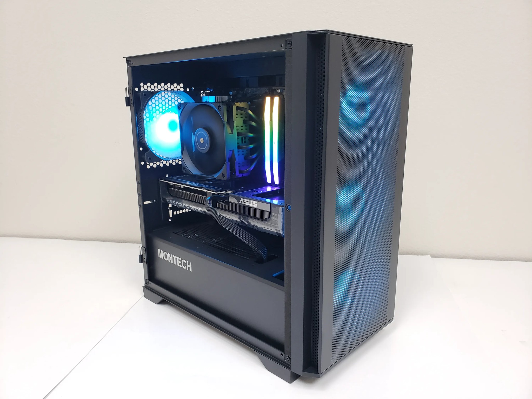 PC Sale! Ryzen 5 9600X, RTX 5070, 32GB-DDR5 6000, 2TB SSD NVMe, 850W PSU