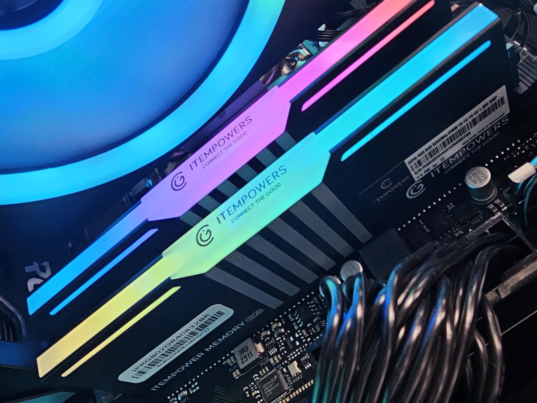 16GB DDR4 (2x8GB) CL19 3200MT/s ITEMPOWERS ITEMPOWER Memory RGB