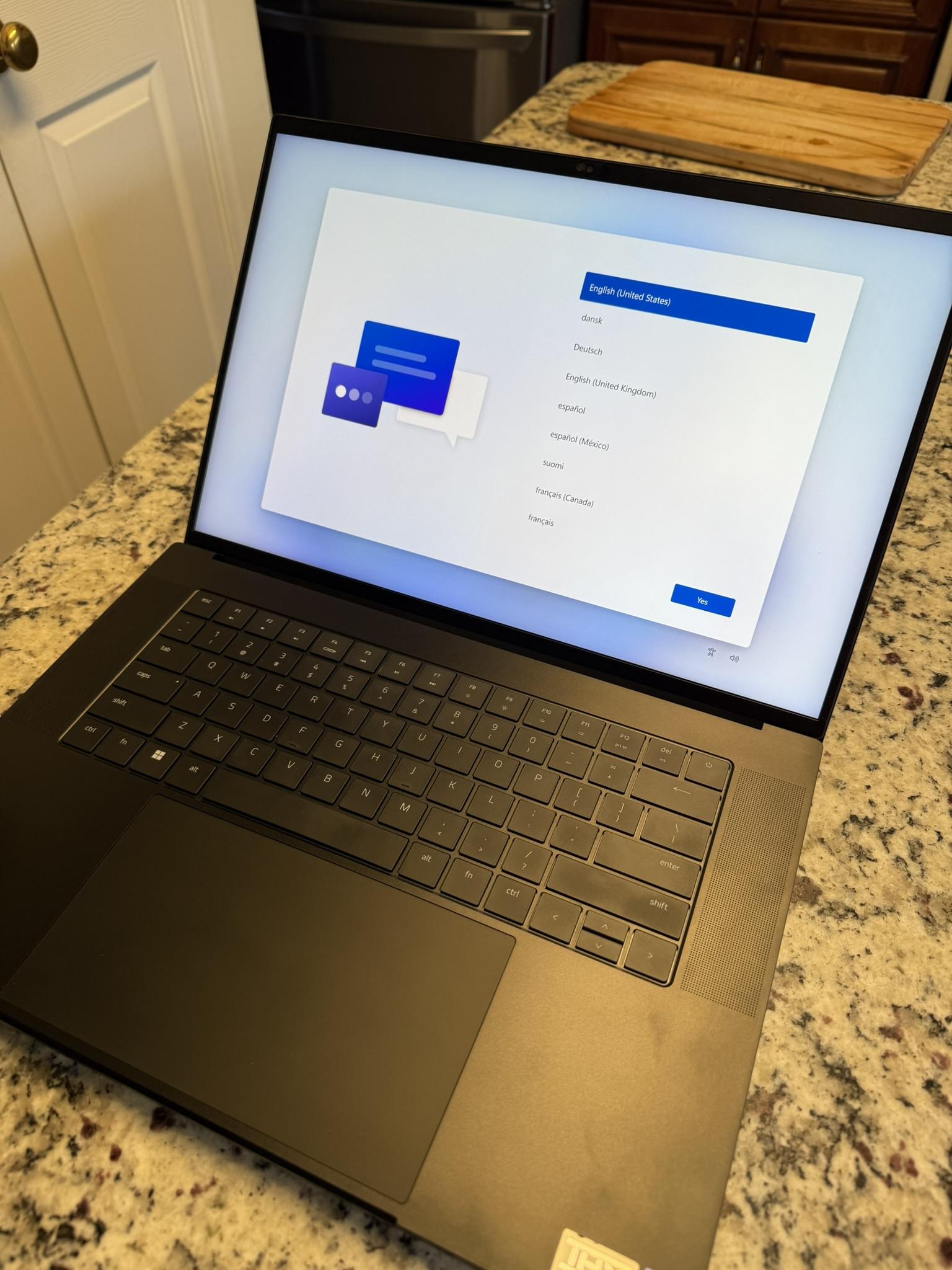 Razer Blade 16 4K/120Hz, Intel i9-13950HX CPU, 4070 GPU, 32GB RAM, 1TB storage