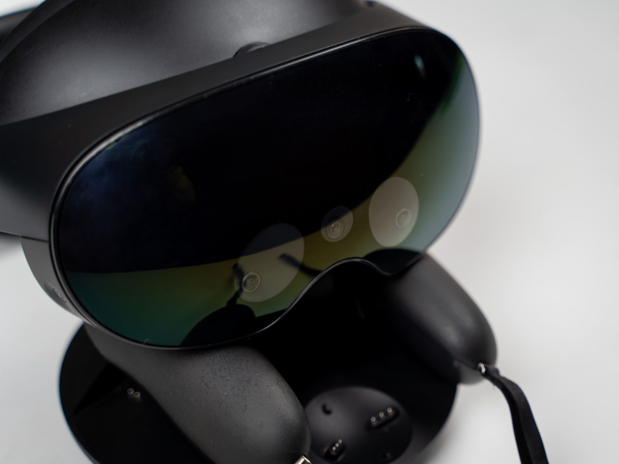 Meta Quest Pro VR Headset & Controllers 256GB Tested Working Great Condition