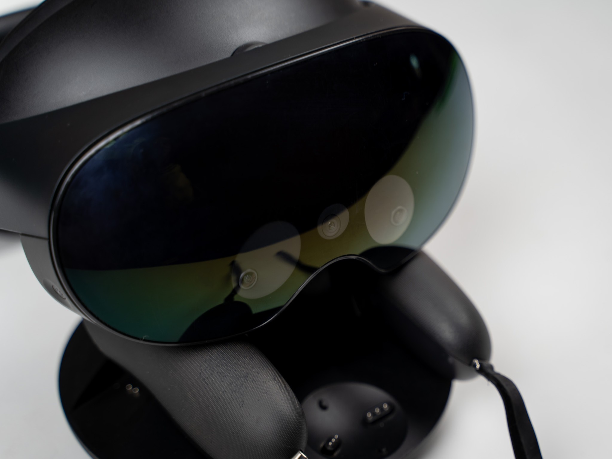 Meta Quest Pro VR Headset & Controllers 256GB Tested Working Great Condition