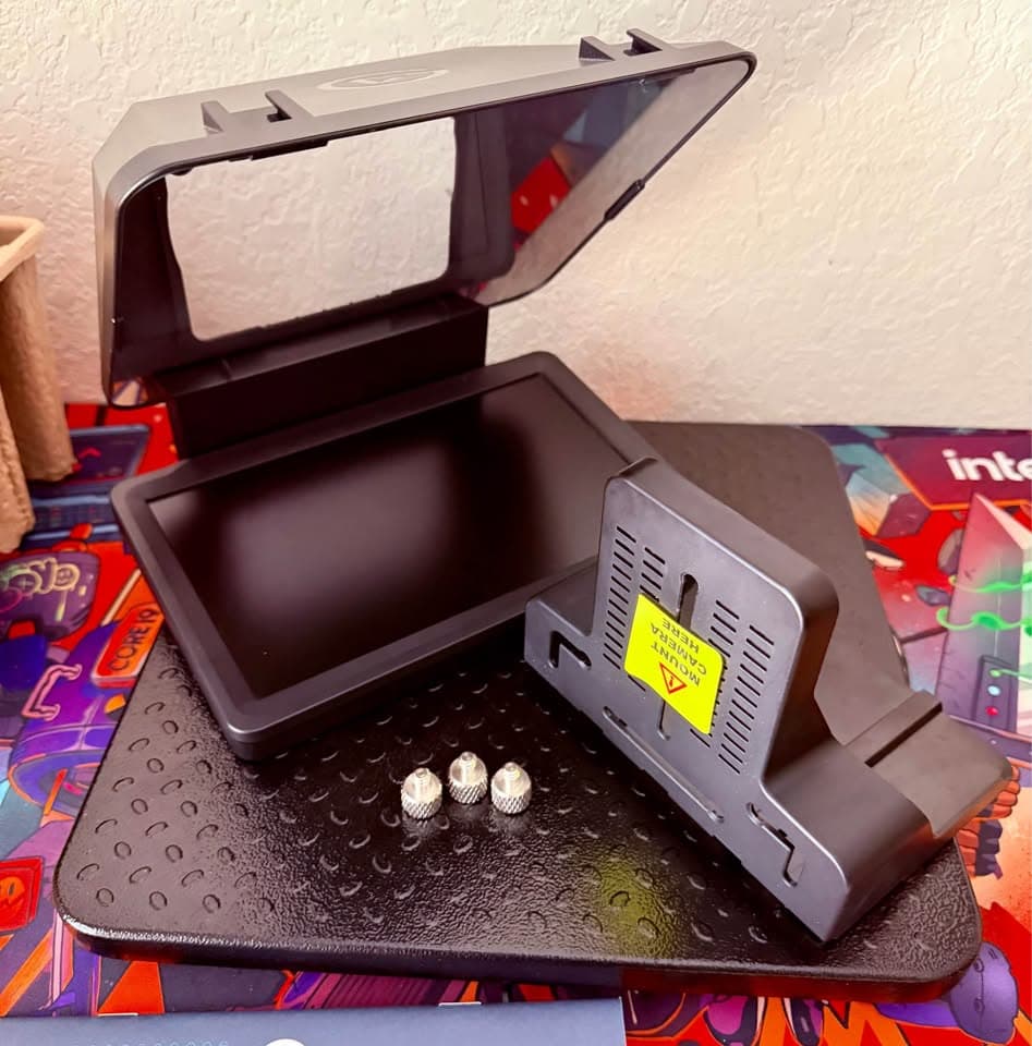 Elgato Prompter | Teleprompter with Built-in Screen | Complete in Box